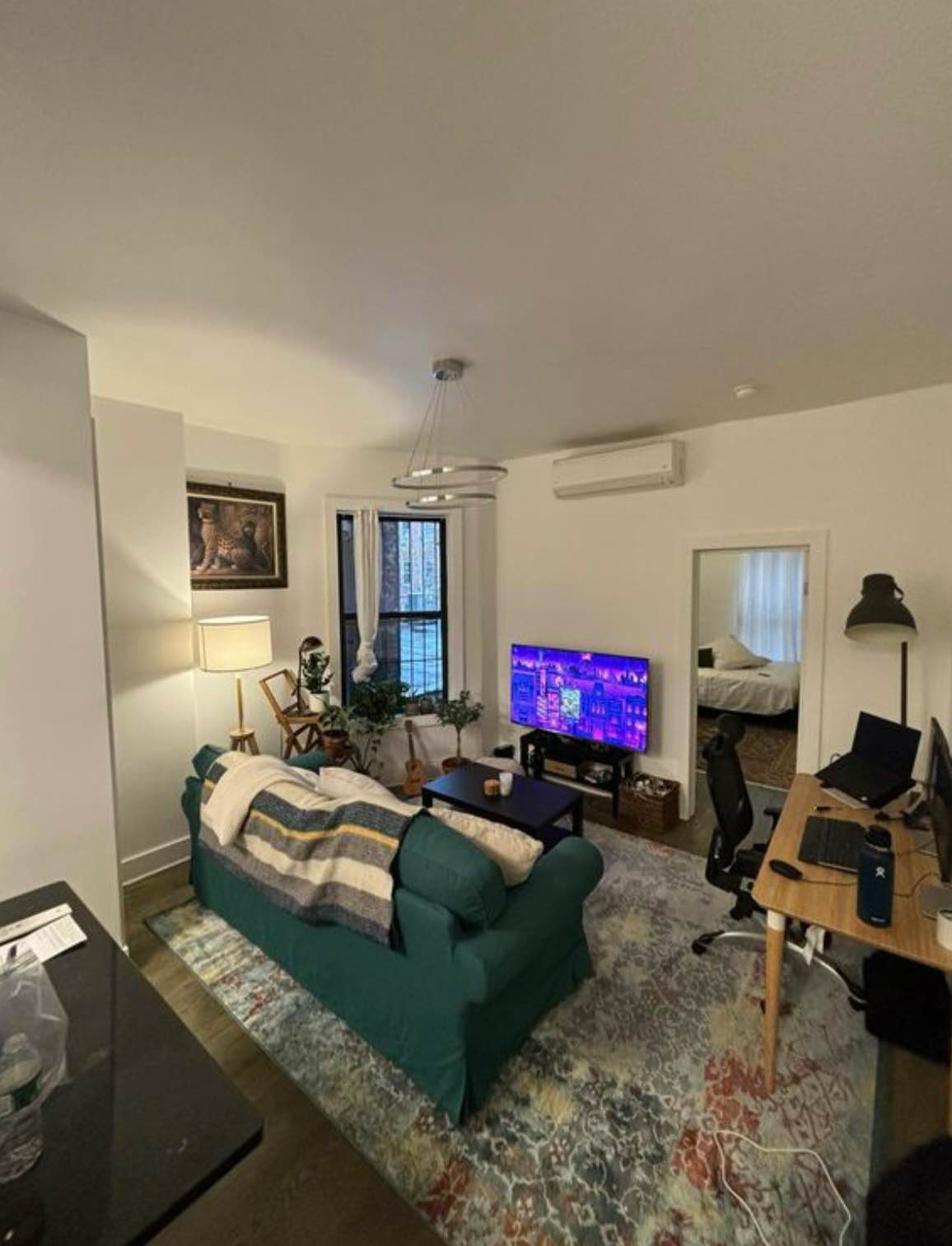 Hi! I’m looking for a roommate to take over my lease in my lovely apartment. I'd love to find someone to sign the lease immediately. The apartment is just few blocks from all transportation and stores; Close to the subway (red line) and multiple restaurants.
Hove living in this apartment - we have lots of natural light, a ton of storage space, and pets are allowed as long as they are well trained.

The bedroom comes with a/c, heating, a large closet and wifi. Some space in the kitchen and bathroom is available for temporary storage.

The building has an elevator and a live-in super, and has been a joy to live in.

Seeking someone that is easy-going, clean and transparent.

Message to schedule! 
