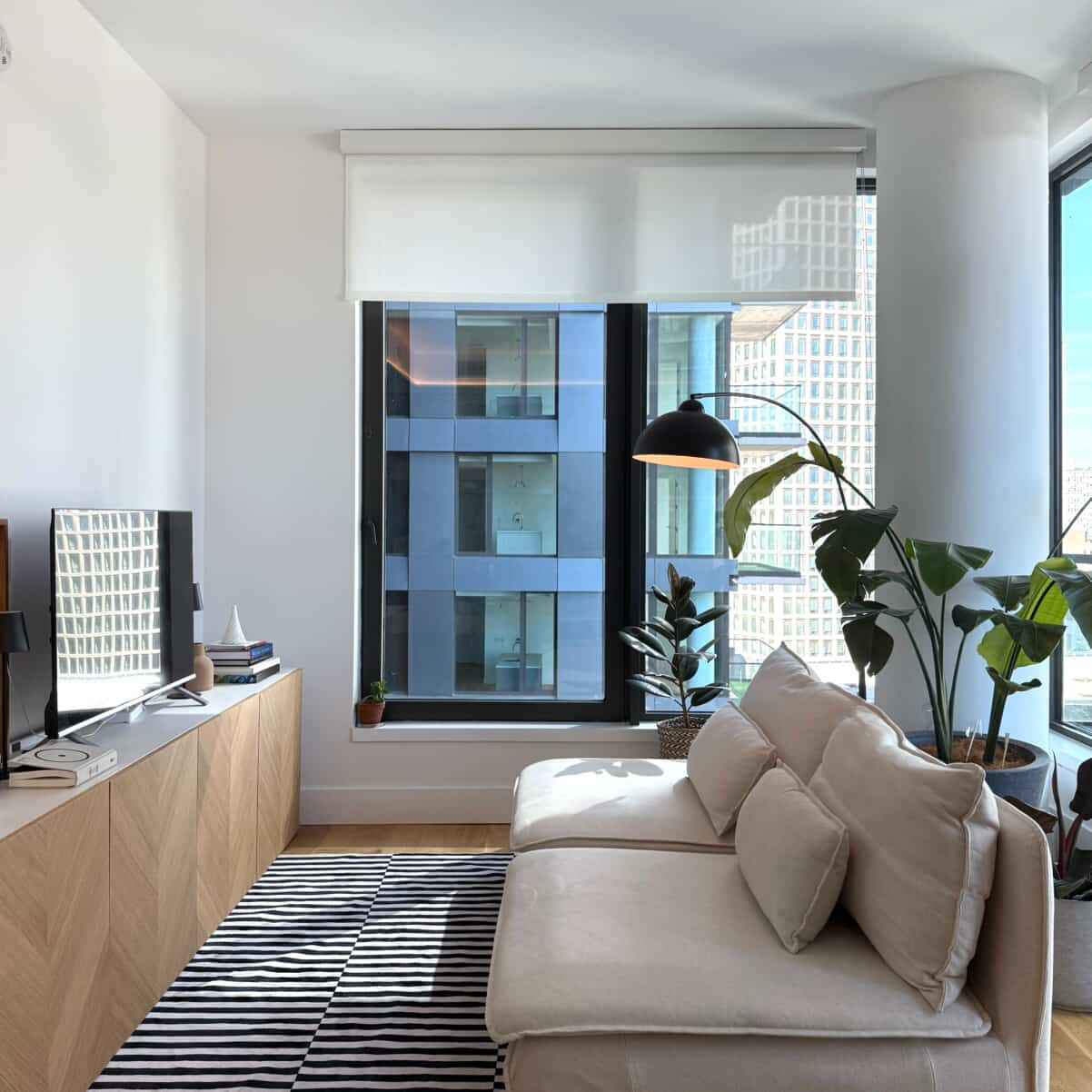 Hi, I’m subletting a fully furnished 1 bedroom (corner unit) in Downtown Brooklyn/Fort Greene
Location: 2 blocks from Fort Greene Park. Many subway lines: 2,3,4,5, B, D, N, Q, R, W, and G in walking distance. A few minutes walk from Target, Trader Joe's, and Whole Foods. A lot of restaurants and cafes.
Amenities:In-unit laundry, In-unit terrace, Bowling, Co-working space and meeting pods, Sky roof, Grand piano, Arcade, Gym, Karaoke room, Theater, Sauna, Large outdoor space, Art room with free art supplies, Golf simulator, etc
Availability: 3-26 Nov
email - kadugkadig_zaa@hotmail.com