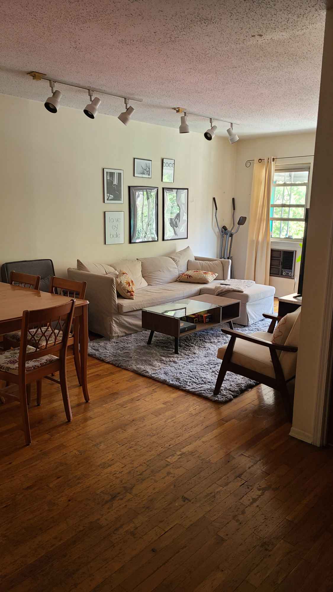 3 Beds 1.5 Baths - Apartment

Astoria Blvd S, Astoria, NY 11103, United States

Private Room For Rent

My roommate and I (both 35 years old and female) have a third room available on November 1. To move in you need a security deposit and the first month’s rent, both $950. It is a month-to-month lease. Each month we split ConEd and Spectrum which totals approximately $70/month but can change depending on the season.

The available room can come with an air conditioner. A queen bed would fit as well but would be a tight squeeze. There is a nice-sized closet. We all share the shower in the main bathroom, but my roommate has her own half bath so there’s never a bathroom conflict. The apartment is a third-floor walk-up in a great part of Astoria, about a 7-minute walk to the N train at Astoria Blvd and close to many bars, restaurants, cafes, gyms, and laundromats. Our landlord is friendly and responsive.

We are looking for a non-smoker with no pets. We like to keep things CLEAN and fairly quiet at home. If you're interested, please send a message telling us a bit about yourself and we can arrange a time for a video tour or visit.