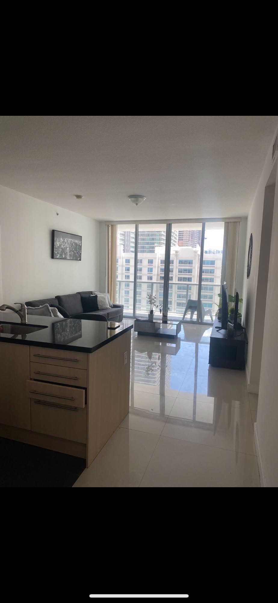 Nice location and amenities, near to the moll, in brickell near to the restaurant and metro mover ,nice ambient