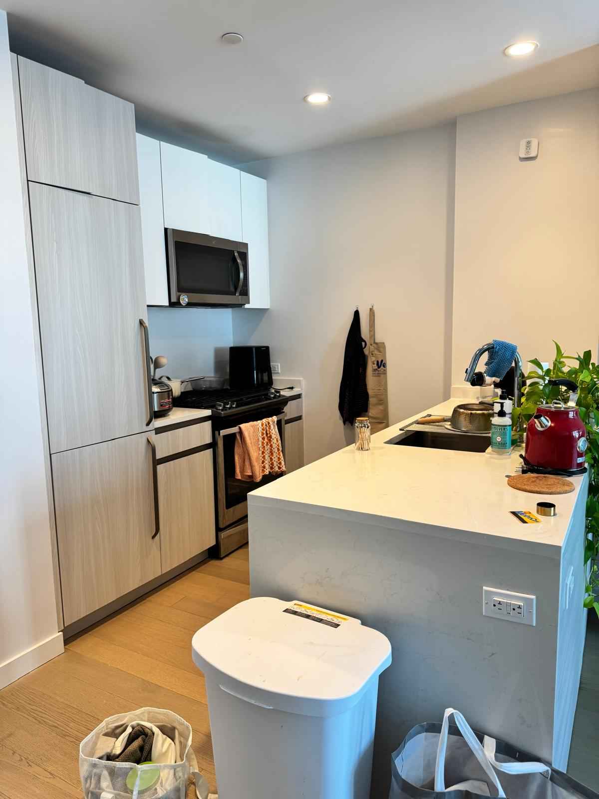🌇 LEASE TAKEOVER: Luxury 1-Bedroom Apartment at Jackson Park, Long Island City (Dec 2025 – Mar 2026, Renewable)

🏠 Apartment Details

Type: 1 Bedroom / 1 Bathroom

Rent: $3,904/month (unfurnished)

Lease Term: Dec 1, 2025 – Mar 6, 2026, renewable directly with management

Option: I can sell all furniture for an easy, move-in-ready experience

Appliances: In-unit washer/dryer, dishwasher and central AC & heating

🚇 Prime Location

1-minute walk to E, M, R trains

5-minute walk to N, W, G, and 7 lines

5 minutes to Midtown Manhattan — perfect for commuters

Steps from Trader Joe’s, Target, cafés, restaurants, and LIC Waterfront Park

🏢 Building & Amenities

Jackson Park offers resort-style living with over 100,000 sq. ft. of amenities:

🏊 Two swimming pools (indoor & outdoor)

🏀 Full indoor basketball court

💪 State-of-the-art fitness center & yoga studio

🧖 Hot sauna & steam room

🌿 Landscaped courtyard & rooftop lounge with BBQ area

🎮 Game room, library, business center & pet park

24/7 doorman, concierge, and secure package room