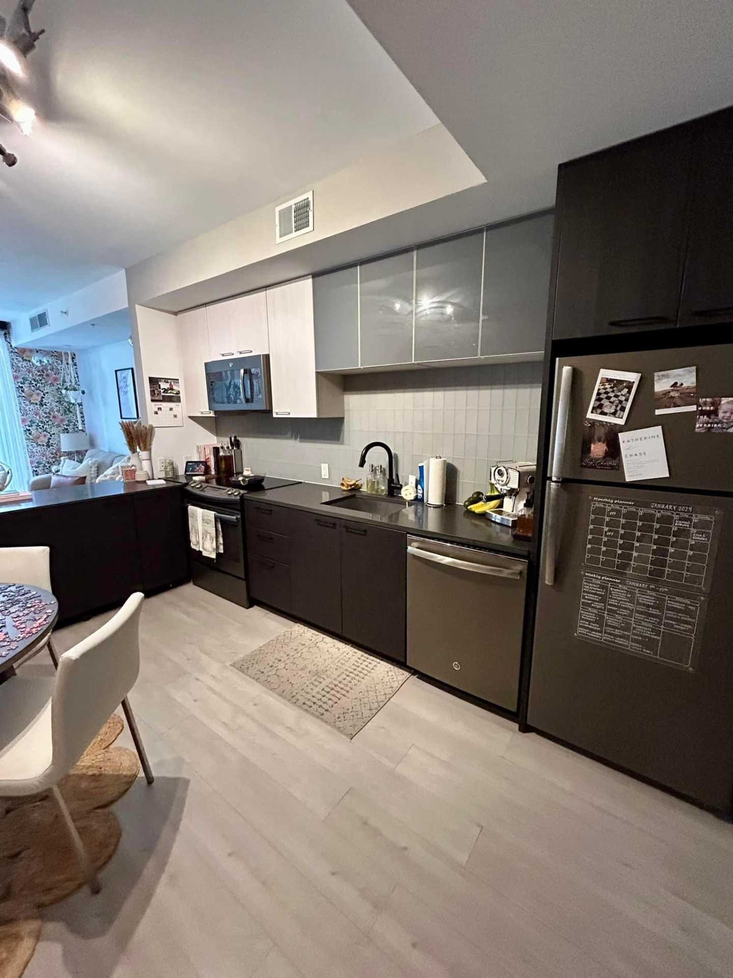 Newly renovated homes are now available. Located at the juncture of The Arts and Little Tokyo, residents enjoy 20 foot ceilings and easy access to the 5, 10, 101 & 110 freeways as well as a gold line metro stop. The apartment reside at the juncture of the 2 most vibrant districts in Downtown LA, The Arts and Little Tokyo. Walk to several of Los Angeles's finest restaurants and shopping areas. With some of the largest square footage to be found in DTLA. If interested contact Huckleberrynice At gee Gmail for more information and everything you need to know about the place…