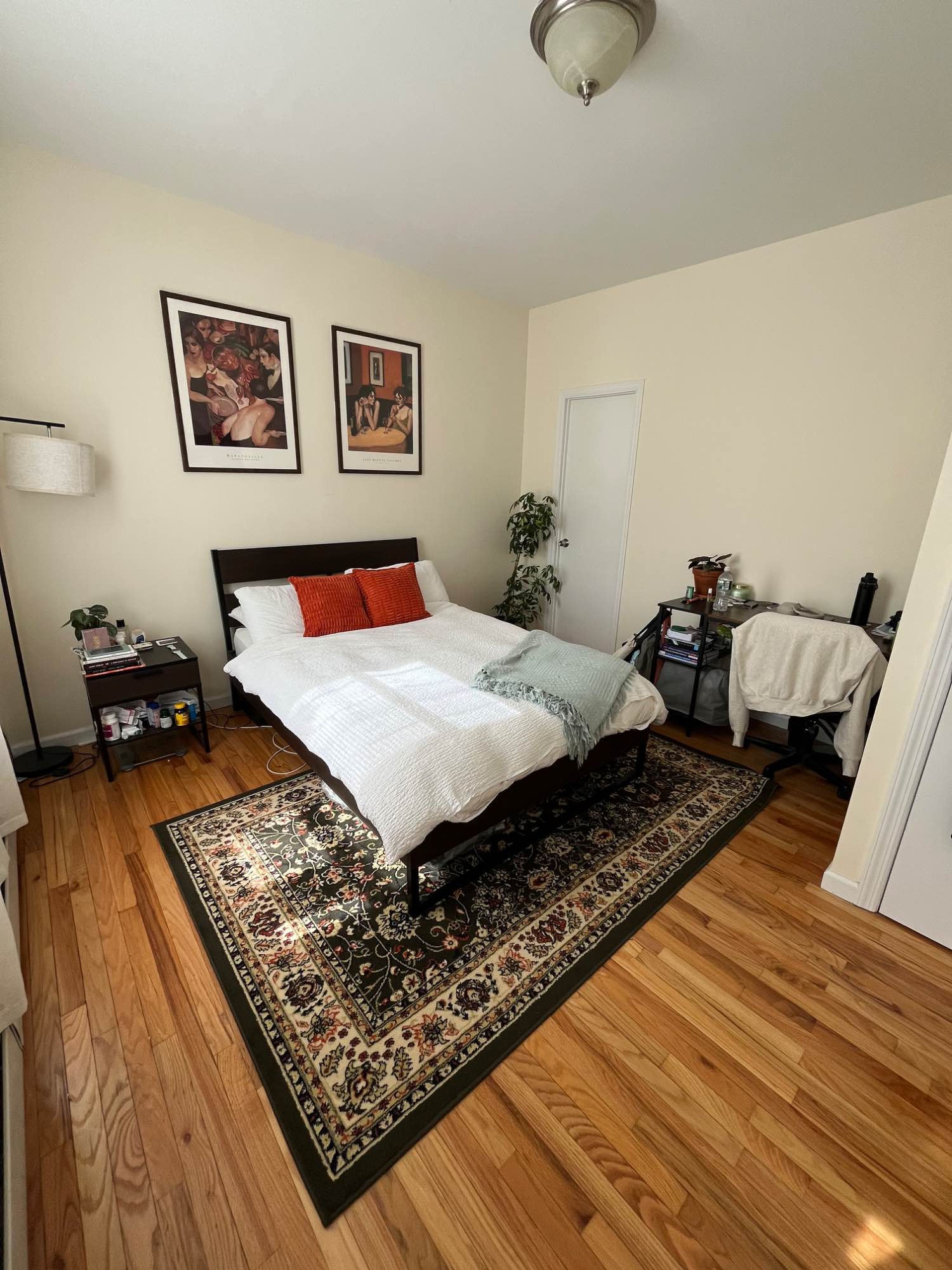 1 room available in a 3 bed 2 bath in LIC
	⁃	5 min walk to the 7 train, 10 min walk E/M/G 
	⁃	In unit washer dryer
        -       Private outdoor deck
	⁃	Lease Takeover starting 12/1
My roommate and I are looking for someone takeover the 3rd room of a 3 bed 2 bath because one of my roommates who is moving out of the country.  I’m a 31 year old UX Designer and my other roommate is a lawyer. We both work in person. The shared spaces in the apartment are furnished, and my old roommate is selling their bedroom furniture. We share chore responsibilities and have a flexible guest policy as long as you’re respectful of the space. The room comes with an AC unit and walk in closet and gets lots of natural light! The apartment is spacious and furnished conveniently located in downtown LIC. 
