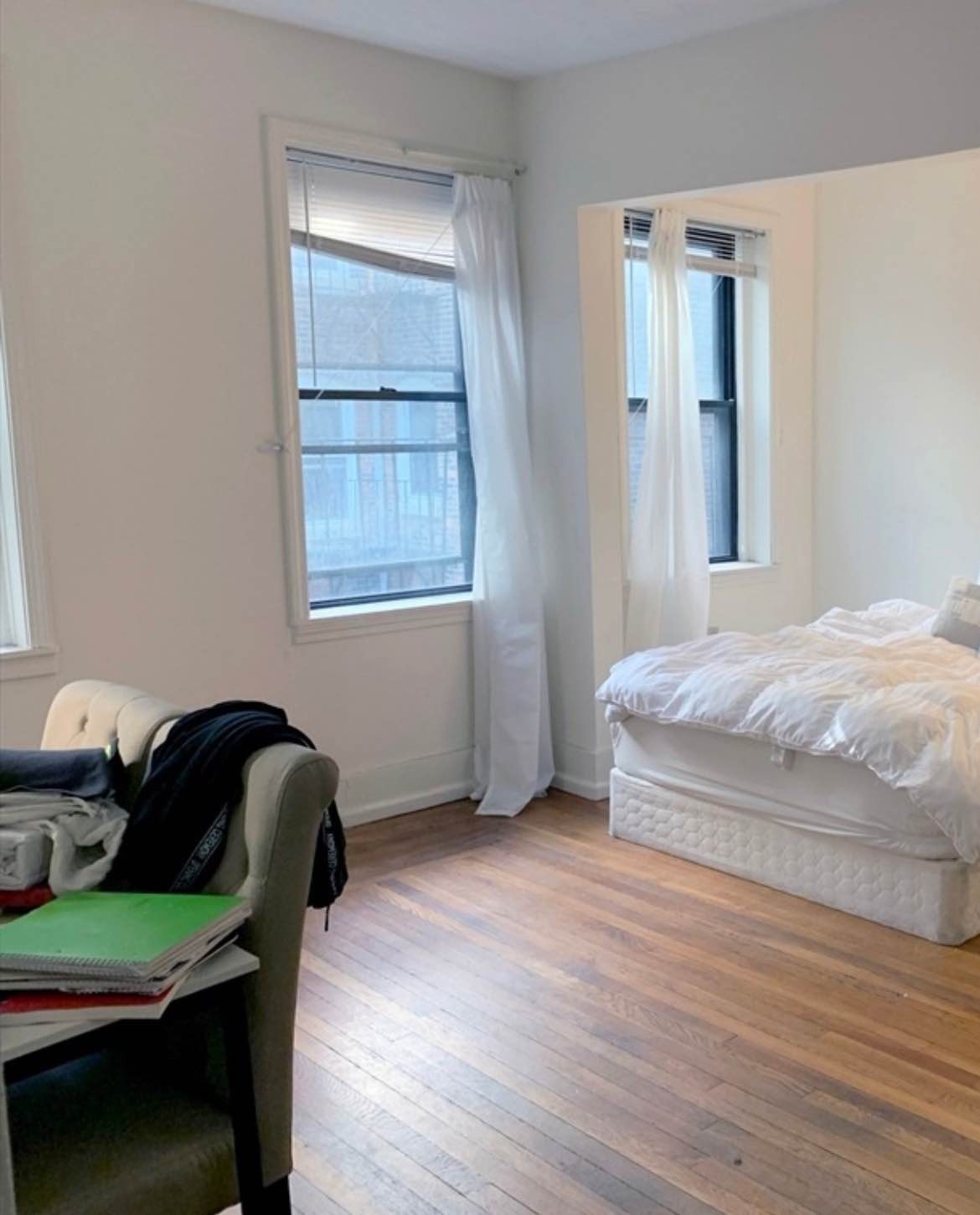 Spacious and well-maintained 1BR apartment available now. Great location and amenities. For more details or to schedule a viewing, please contact Habugord@gmail.com.
