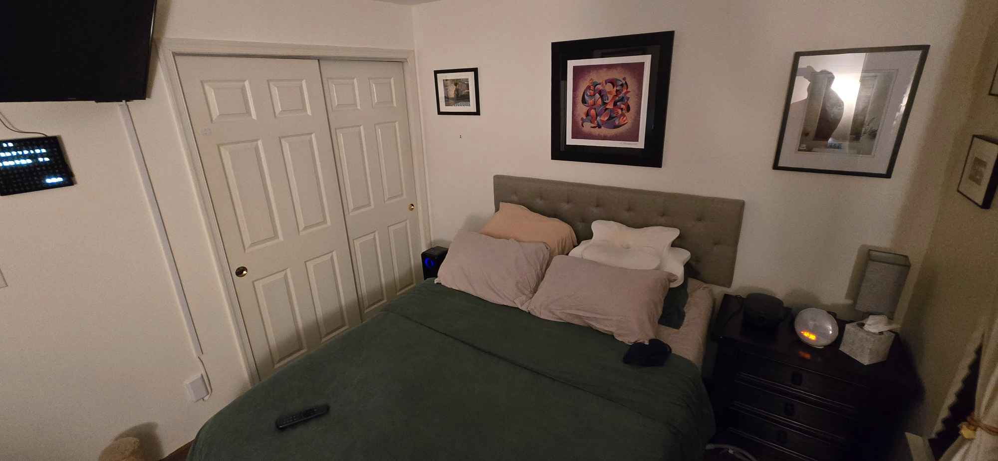 IMMEDIATE AVAILABILITY. One bedroom (unfurnished) in a two bedroom (1.5 bath) townhouse within Society Hill II in Jersey City. The room is approximately 12’ x 10’. It is large enough for a queen size bed, night stand and full size dresser. Nice size closet. The room gets great morning sunlight.

The remainder of the unit is mostly furnished. It is two floors with the bedrooms, bathroom and laundry room on the second floor. Large kitchen with all new applicances (all replaced within the last 2 years). Central air conditioning. Shared main bathroom. Parking spot included. Apartment includes: in-unit laundry, fireplace, balcony with electric grill, and ample storage space. Utilities to be split 50/50: electricity / gas, water / sewer, internet (Comcast 2 Gig) and television (DirectTV Stream).

Very quiet and safe gated community, minutes from downtown Jersey City and Newark airport. Getting to New York City by public transport is also fairly easy. Community amenties include: swimming pool, waterfront walkway, and plenty of green space. Within walking distance of the community are: Acme supermarket, Planet Fitness, Target (soon to be open), dry cleaner, liquor store, 2 pizzerias, Womder Bagels and Chinese take-out.

More photos upon request. Feel free to message with any questions or to schedule a time to view in person.