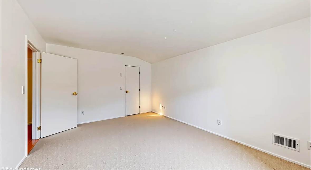 Greetings, a private studio is currently available for rent. It comes fully furnished, but can also be provided unfurnished if desired. For more detailed information, please feel free to reach out to me via email: veronicafranca327@gmail.com. The rental agreement is flexible and can be tailored to your needs.