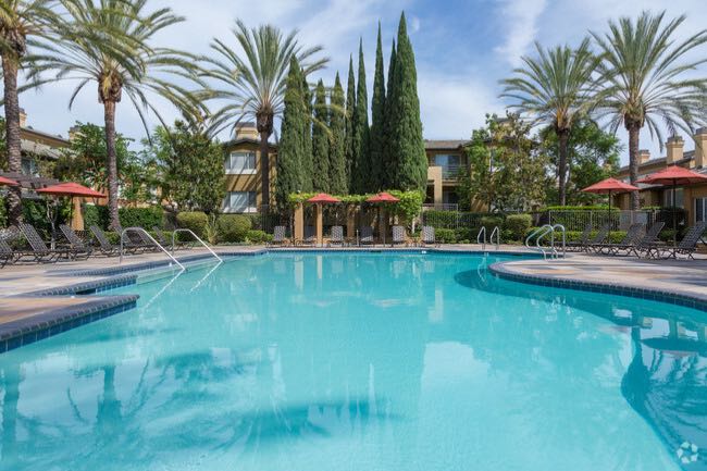 Room Available in a 2-Bedroom, 1-Bathroom Apartment in Aliso Viejo – Available Starting May 15

Enjoy the privacy and comfort of having an apartment mostly to yourself, as I frequently travel for work. The apartment is located in a friendly and well-equipped community with many amenities. You will have access to a covered parking spot.

I am easy-going and prioritize keeping the common areas clean and tidy. To help maintain the apartment, we have an excellent cleaning service that comes twice a month.

If you prefer flexibility, a month-to-month arrangement is available.