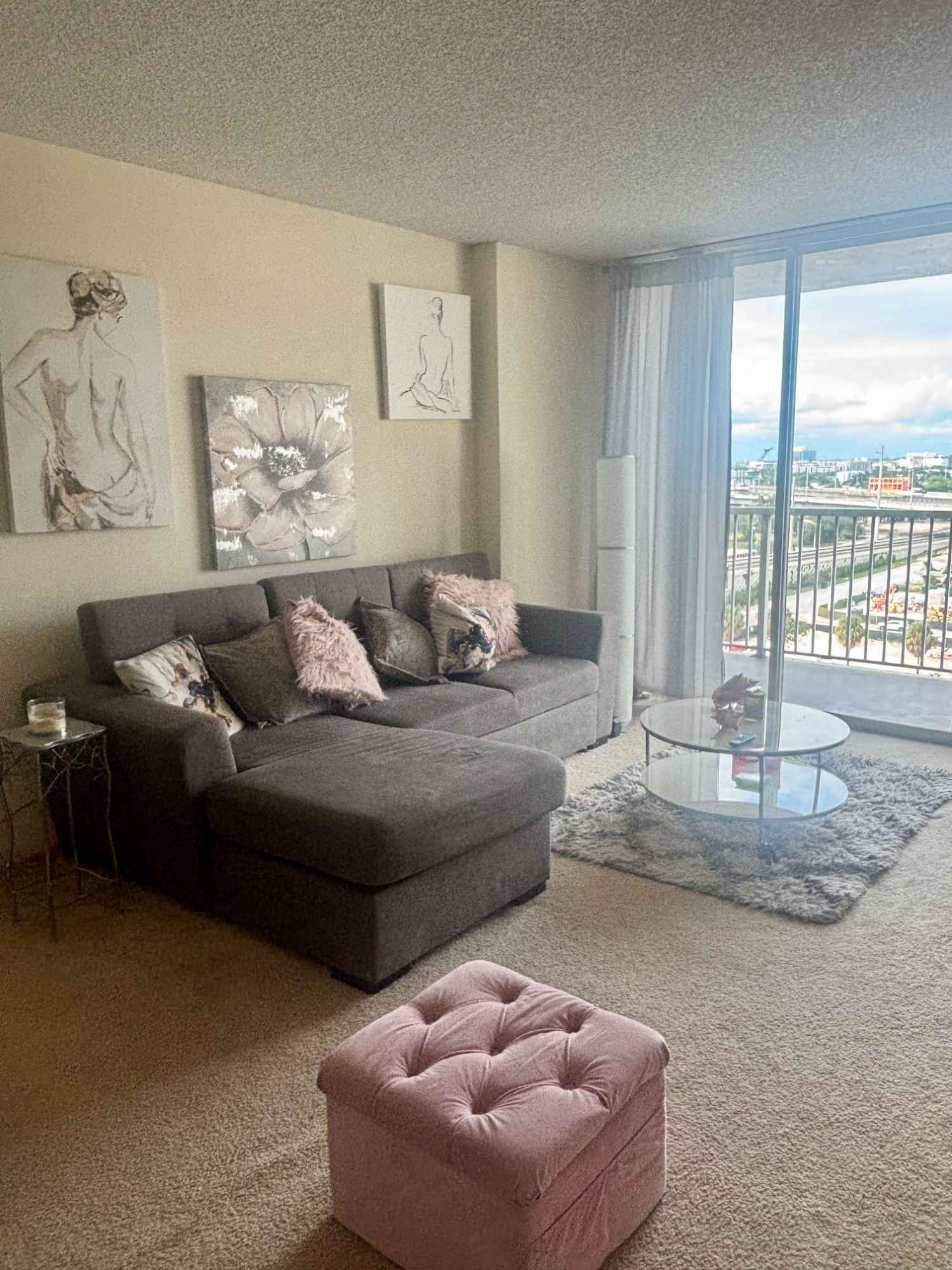 Hi! My roommate is moving out, and I’m looking for someone to join the lease in my 2 bed / 2 bath apartment at Park Place by the Bay in Downtown Miami. The room is private (~10×12 ft) with a 5–6 ft closet and its own bathroom. Amenities include gym, pool, balcony, and optional parking for $80/month. The apartment is in an amazing location—walking distance to Bayside, Perez Art Museum, Publix, Target, and Aldi, with Freebee rides available throughout Downtown Miami. Rent is $1,245/month, and the room is available December 1 or January 1. I’m looking for a clean, responsible, and reliable roommate to share the space. Learn more about the building here: https://parkplacebythebay.pmiflorida.com/