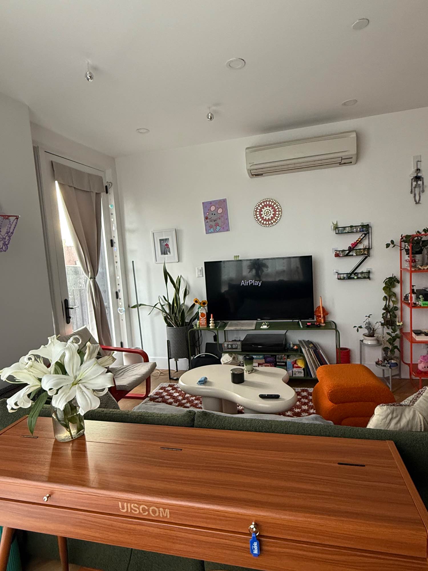 Amazing location, lots of great restaurants within just a block. 