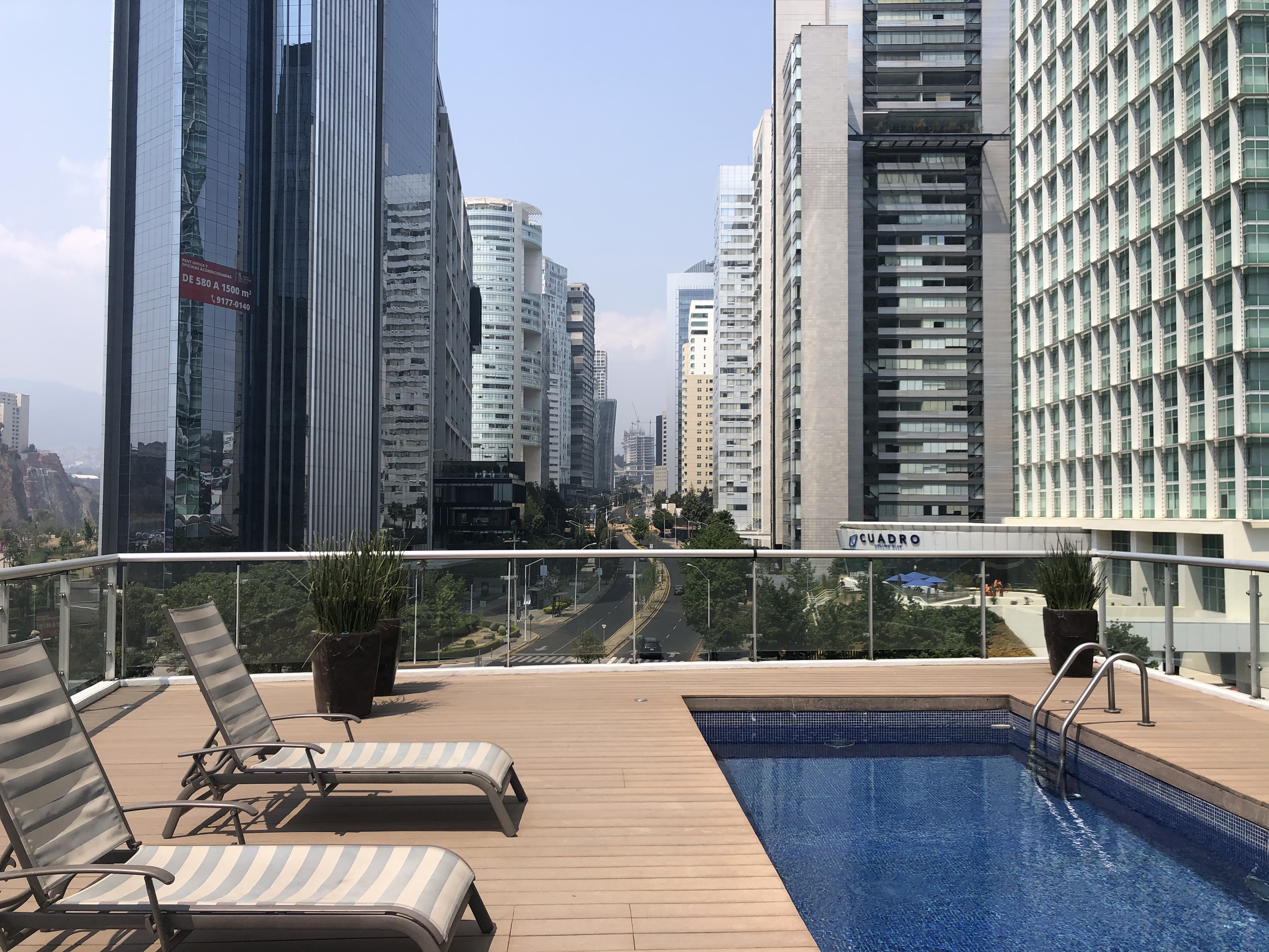 Hermoso cuarto con baño propio en Av Santa FE con todas las amenities como alberca, gym, estacionamiento, seguridad 24/7 y comodidades como ubicación, además de que está enfrente del parque la mexicana y de varios corporativos.

Mandame un whatsapp.

Disponible a partir del 1 de diciembre o antes !!

Urge!!