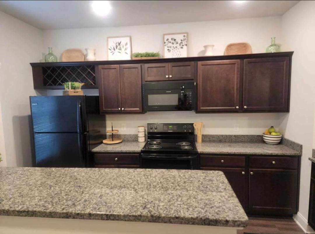 A  private studio  for rent with a Cozy and fully private studio available in a quiet and safe neighborhood. The unit features an open living space with plenty of natural light, a kitchenette with essential appliances, a private bathroom, and a separate entrance for your convenience. Utilities [can include: water, electricity, and WiFi—adjust as needed].
Ideal for a single professional or student looking for a comfortable, low-maintenance space to call home. Parking is available [if true], and the location offers easy access to shops, restaurants, and public transportation.