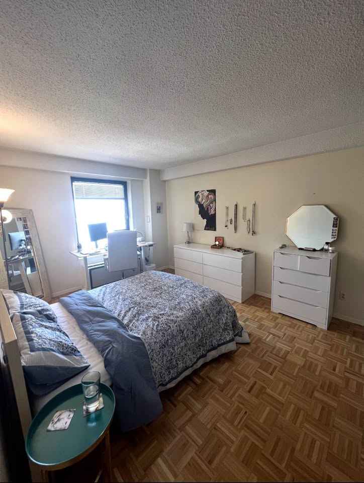One of my roommates is moving out of the city for her job and we are looking for a 3rd roommate.
It's a huge true bedroom in a 3 bed, 2 bath apartment in a full service building - Waterside Plaza building directly on the East River off 23rd.
The room is HUGE, w/ an entire wall of closets & a gorgeous window overlooking the east river. Your roommates would be 2 females (32 and 29) each working professionals with hybrid schedules. Looking for a female roommate in their mid 20s - early 30s who is clean, kind and respectful.
The lease starts December 1. Current rent is $1,907.79/ mo for my room, and about $60-80/mo for utilities. This is such a steal of an apartment, and there's no broker fee (a typical broker free for a room like this would run you about $3,200).
If you're interested let me know - happy to send videos, do a FT / in person tour!