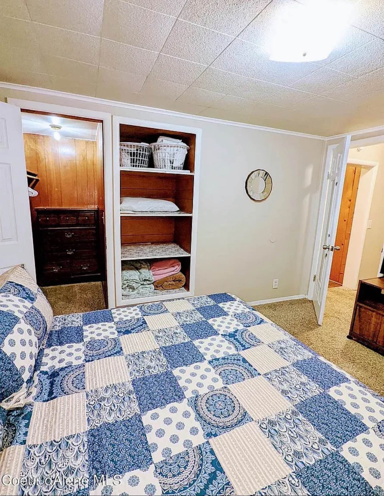 Located in a highly desirable neighborhood, this beautifully designed apartment features stunning wooden floors, large picture windows that flood the space with natural light. The king sized bedroom includes a spacious built-in closet, while the stylish kitchen comes equipped with modern appliances, including a dishwasher. The apartment also offers a full-size bathroom, cooling and heating.
For more information or to secure your move-in, please email burnscarol@outlook.com.