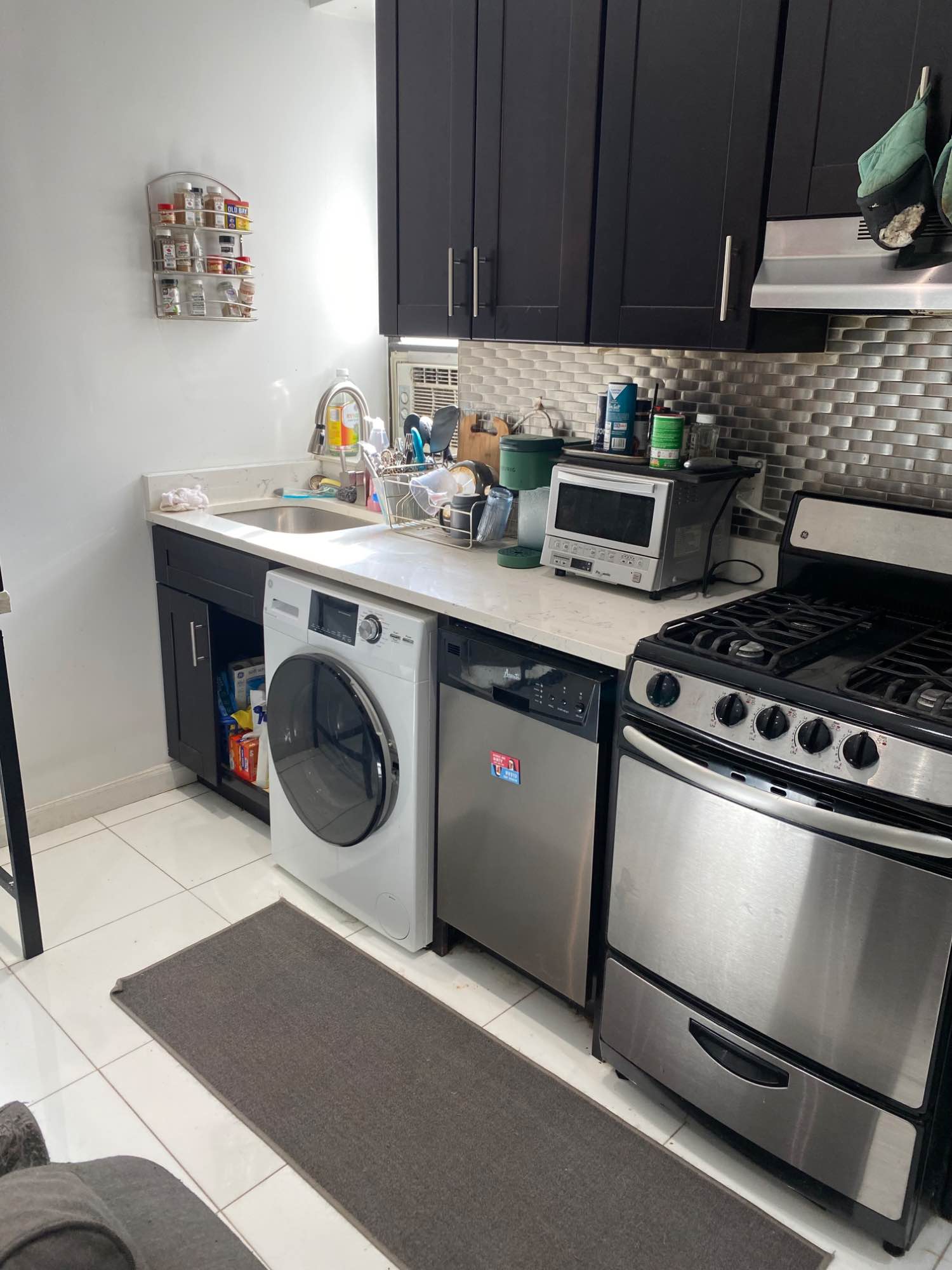 This apartment is very spacious and has everything you could want: elevator (it’s on the 5th floor), in-unit laundry, dishwasher, and a great on site super. It’s a 6 bed/2 bath space, BUT we only keep 4 people on the lease to allow extra storage space and rooms for the cats (2).

There are THREE rooms available. The rooms can easilyyy fit a Full/Queen bed, a small dresser, and maybe even a desk if you’re up for a challenge. 

We pay separately for wifi and ConEd. We’re currently thinking of switching wifi providers, but it won’t be more than $30/person. ConEd fluctuates depending on the season of course, but it’s usually no more than $80-100/person (and that’s on the higher end).  

If you’ve made it this far, please reach out! This really is such a steal for the size of the space and everything it offers. We ask that you are cat friendly. Looking forward to meeting you!