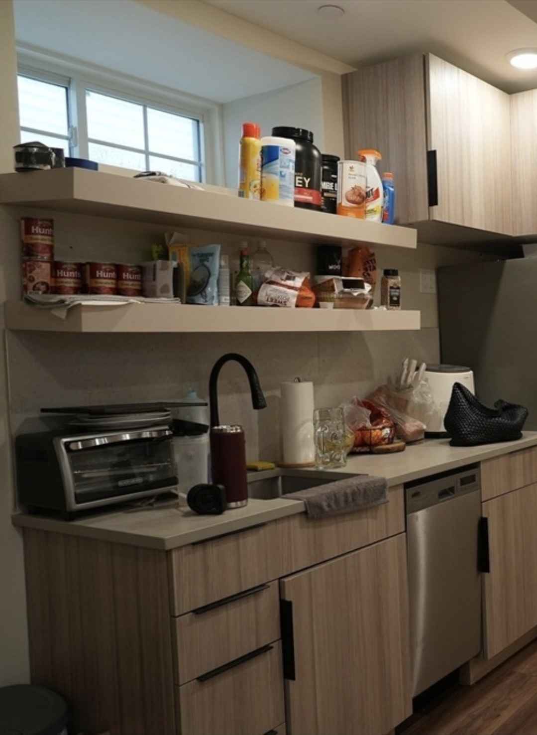 Studio apartment available! DM Jesusislord461@gmail.com for details and viewings #PeacefulSpace #StudioApartment.