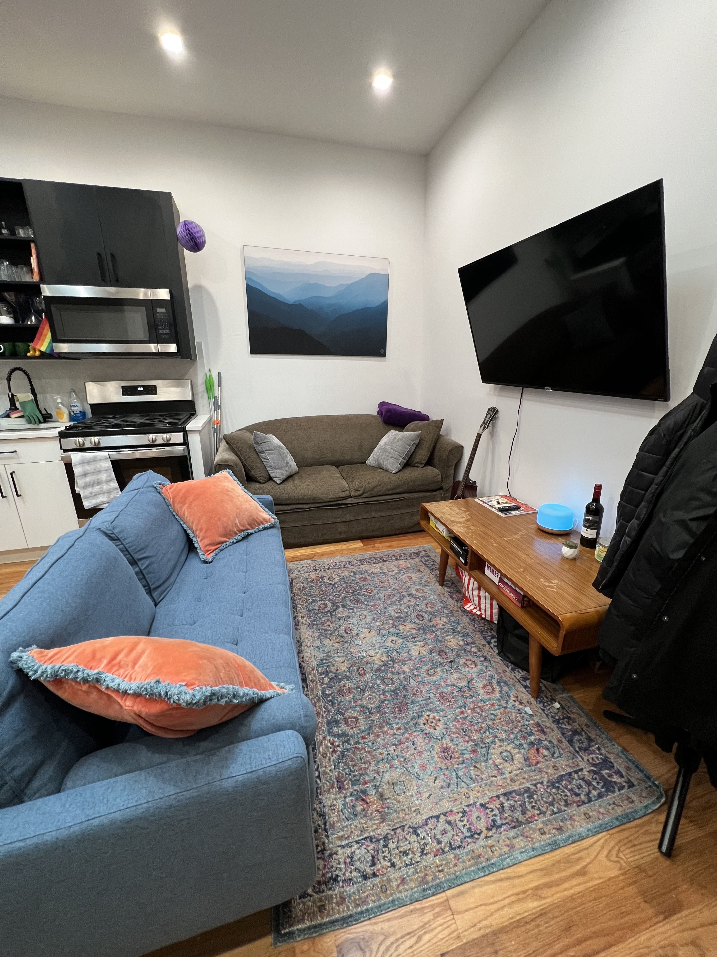 Hey y'all, I have a room in Ridgewood, Queens NY 11385 available starting 3/1/24. It’s $1,066 /mo + utilities (utilities are about $100-$115/mo). Apartment features include L-Shaped Kitchen, washer / dryer in-unit, dishwasher, multiple skylights, high ceilings, security doorbell system, and balcony. The bedroom is 9 x 11 feet, and has its own bathroom.
This would be a yearlong lease, March 1st 2024 - Feb 2025. Your yearly income needs to be at least 40x the rent, guarantors are also accepted.
We are 2 blocks from Bushwick, Brooklyn, 6 min from the Dekalb L train and 12 min from the Seneca M, and right next to a grocery store. We’re on the border of Queens and Brooklyn. We are a 20 minute subway ride from 1st Ave L (Manhattan NYC). Both roommates are 420, LGBT friendly, and vaxxed+boosted. No cats or dogs please, as one roommate is allergic.
A little bit about your potential roommates:
M (F, 22): I work in education. I am from upstate NY and have lived in NYC for the past 5 years. In my free time I enjoy making art, shopping, working out, and catching up with friends.
H (F, 25): I work in music & politics. I’m from northern NJ and have lived in the city on and off since 2017. In my free time, I love going to shows, hanging out in nyc parks, exploring new areas, playing board games, and spending time with friends. I keep my living space clean and neat.
If you feel like you’d be a good fit, or know someone who would, feel free to message here!