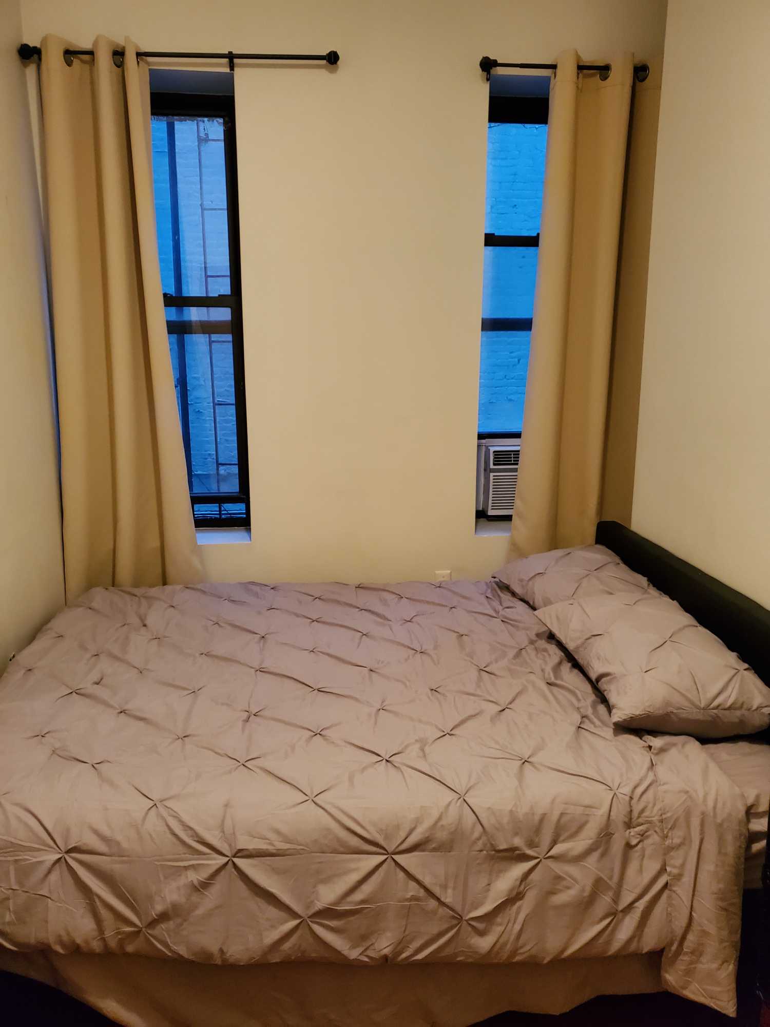 Hey, I have two furnished rooms to sublet. There's a cozy room with half bath for $1749 and a larger room for $2199. The larger room has a queen bed, a full-length closet, hardwood floors, 11 ft. ceilings, 2 large windows for great natural light, and exposures with separate A/C, dresser, headboard, and, is approximately 8x15ft, fully furnished, etc. The cozy room is on the bottom floor of the duplex with half bath, and fits a full bed furnished also. The apartment is a 3 bed 1.5 bath duplex, with eat-in kitchen, common areas, with a staircase leading to a living area with a huge leather Sectional, with an entrance to a BACKYARD for tanning and social gatherings. Shared use of Netflix, HBO, Amazon, and other services. There is a 4K SHD 75" TV, an 88-key digital piano, and sound system. utilities and Internet are separate. Price may be negotiable, with longer stays.
If you think you're a fit, please reply with a description, (age, profession, interests, daily or nightly routines, ex. and MUST include a Linkedin, or other social media profile to avoid scammers. We will exchange info, connect on social media, and arrange a video chat to meet.
Replies such as, "Is this available?" with no description, contact info, or links are "spam". No brokers, children, or boring individuals. No couples, and mention if you have a SO that would sleep over as overnight guests.
I believe in a non egocentric relationship with mutual respect. Move-in costs of first month's and security, with rent is paid on or before the 1st, with no crap fees! In the reply include, move-in date, length of stay, any references, and describe one pet peeve you have about roommates.
No money or guarantees will be exchanged unless we speak LIVE. This is a great bargain, especially without the 15% brokers fee.
Once again, if you can't get the humor, we might not mesh. All you need to bring is your clothes and your willingness to have a great time. Thanks for your interest. Stay safe, and best wishes for your search and beyond:)
