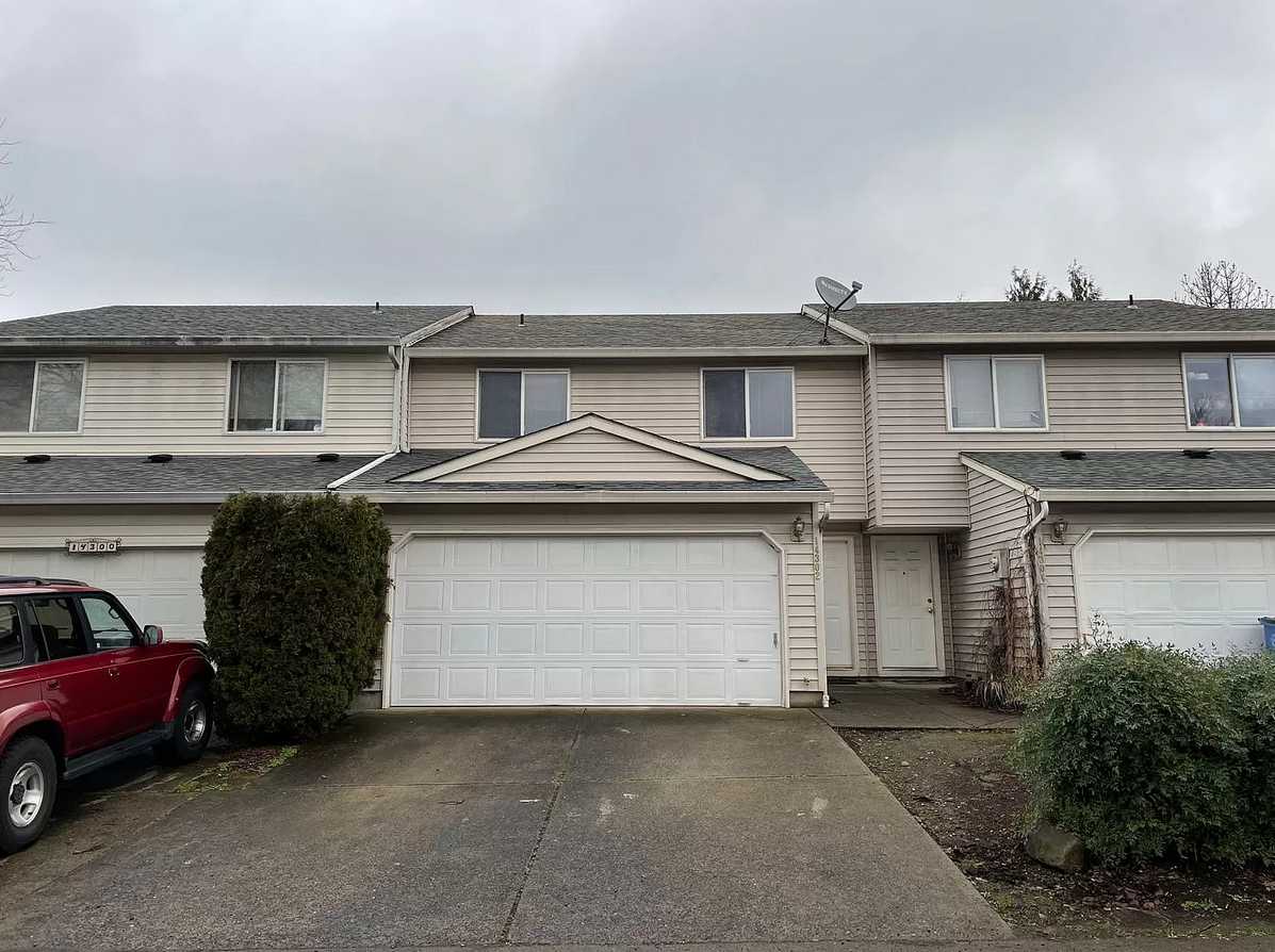 Three bedroom townhouse with an available room since our current roommate is moving out in March. We're right off of Mill Plain in Vancouver, close to 205 and a few minute walk from restaurants, grocery stores, gas stations, and public transport. We're also a short drive from the river.

Comes with full utilities, including WiFi, a fully stocked kitchen including an air fryer, a laundry unit, etc. You'd also get your own parking spot in front of the house. Two public bathrooms, one downstairs and one upstairs which you'd be sharing.

Roommates include one male in his twenties and one male in his forties. The former will stay in his room 90% of the time, the latter spends time in living room or at work. We're both fairly chill and easygoing and want a no drama, stress free environment.

If absolutely needed, we're fine with pets though with the caveat they'd have to be fully potty trained and you'd be the one looking after them. I love animals but don't want to be the one taking care of them.

Rent is $900 plus a deposit of half that amount.