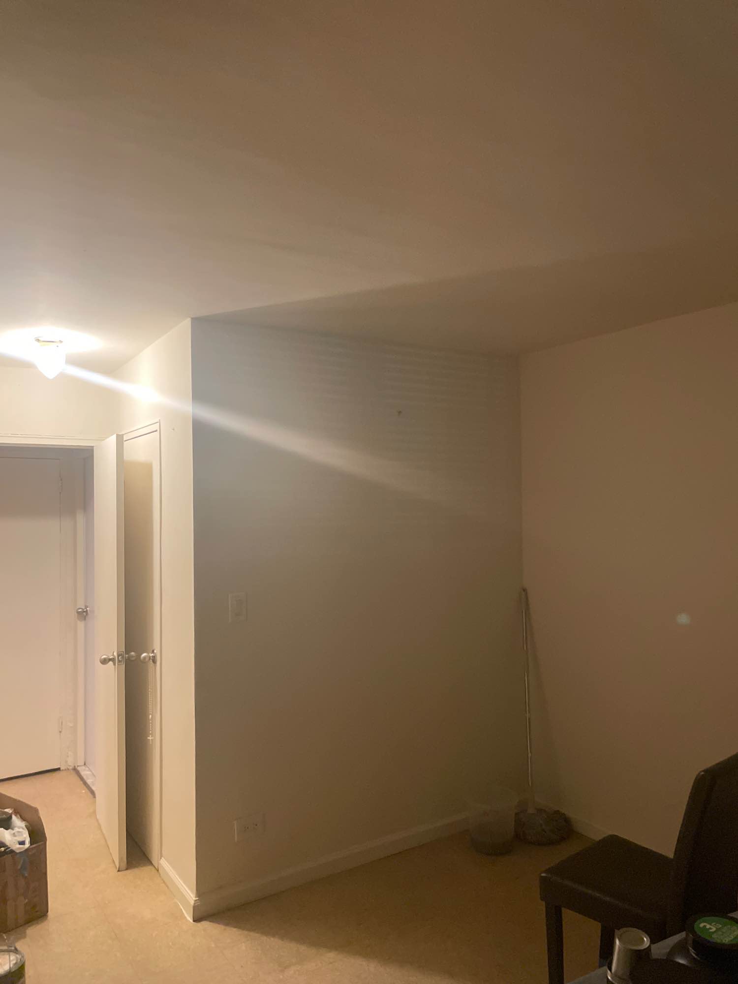 A large Jr4 apartment (2 bedrooms) Looking for roommate who is Mature working professional.

- Me: Mature working professional in creative production industry.

Renting:
One large bedroom(master bedroom) in Jr. 4 available with one closet and one walk in closet. AC included.

- looking for a 9 month agreement. Possible renewal after 9 months. Will inform renewal status after 6 months.

- living room, kitchen and bathroom.

- Electric not included

- Safe ,Quiet, and Super Convenient. Three Blocks from Queens Center Mall, Costco, Century 21, ect. Laundry (there is laundry in the building) Supermarket across the street, and restaurants.

- Woodhaven Blvd.(E,M,R) Train Station.

Please email me for contact info. Serious inquires
- Safe living space
- Very interested if you work overnight.
