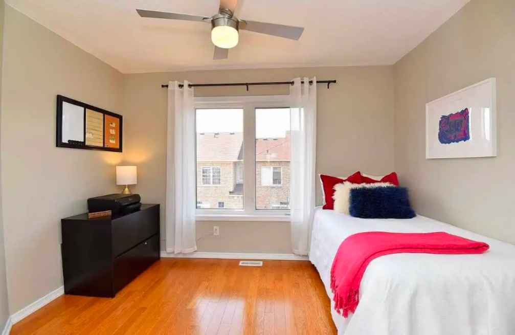 Stylish Townhouse, 1 Bedroom with Free Wi-Fi and on-site Parking !! Shared Kitchen and Washroom.
🏠 Seeking a professional tenant
💲 Rent: $1200+ 33% utilities
📶Free Wi-Fi included
🅿️ Parking: On-site parking available
🌞 Large windows with plenty of natural light
☕ Cafes & supermarket plaza across the street
⏱️ Minutes from Lisgar Go Station, major highways, amenities, and parks
📅 Available from January 01, 2025
⌛ Short-term or Long-term rental available
🔍 Ideal for clean and respectful individuals
💼 last pay stub, one month advance and key deposit of $300 required
🚭 Non-Smoking & No Pets Allowed
Don’t miss this cozy, convenient space—reach out for more details or to schedule a viewing !!