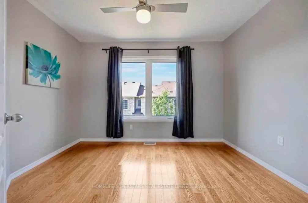 Stylish Townhouse, 1 Bedroom with Free Wi-Fi and on-site Parking !! Shared Kitchen and Washroom.
🏠 Seeking a professional tenant
💲 Rent: $1200+ 33% utilities
📶Free Wi-Fi included
🅿️ Parking: On-site parking available
🌞 Large windows with plenty of natural light
☕ Cafes & supermarket plaza across the street
⏱️ Minutes from Lisgar Go Station, major highways, amenities, and parks
📅 Available from January 01, 2025
⌛ Short-term or Long-term rental available
🔍 Ideal for clean and respectful individuals
💼 last pay stub, one month advance and key deposit of $300 required
🚭 Non-Smoking & No Pets Allowed
Don’t miss this cozy, convenient space—reach out for more details or to schedule a viewing !!