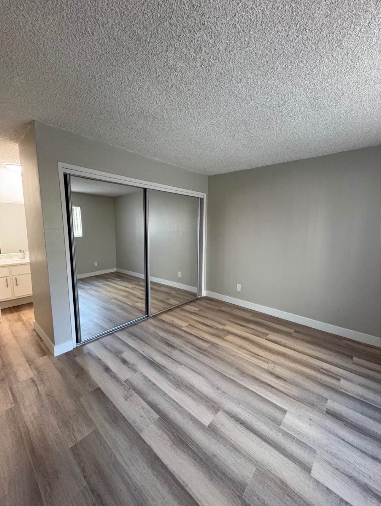 Hello my name is david, the landlord to this Cozy apartment. You should check it out, it's a nice neighborhood and a place to call a home.
apartment Highlights:contact me on +1 818-693-2038
* Private Space:Bedroom, bathroom, kitchen and a private Laundry space, ensuring privacy and comfort.
* Affordable Rent: The monthly rent is $1900, with all necessary utilities so you won't need to worry about any additional bills.
* Security Deposit: A refundable deposit of $600 is required upon the signing of the lease to secure the space.
* Move-in Ready: The studio is available for immediate occupancy.
The studio is a place to call a home and to individuals who seek both privacy and convenience.
If this offer suits your interest, I would be glad to provide further details, arrange a viewing, or address any inquiries you may have. Kindly reach out to me at your leisure time, contact methods below:
*cell number : +1 818-693-2038
kindly ask that you contact me via iMessage or text to communicate more on the process.
I hope to look forward hearing from you and appreciate your interest considering my unit,
Thanks, xender.