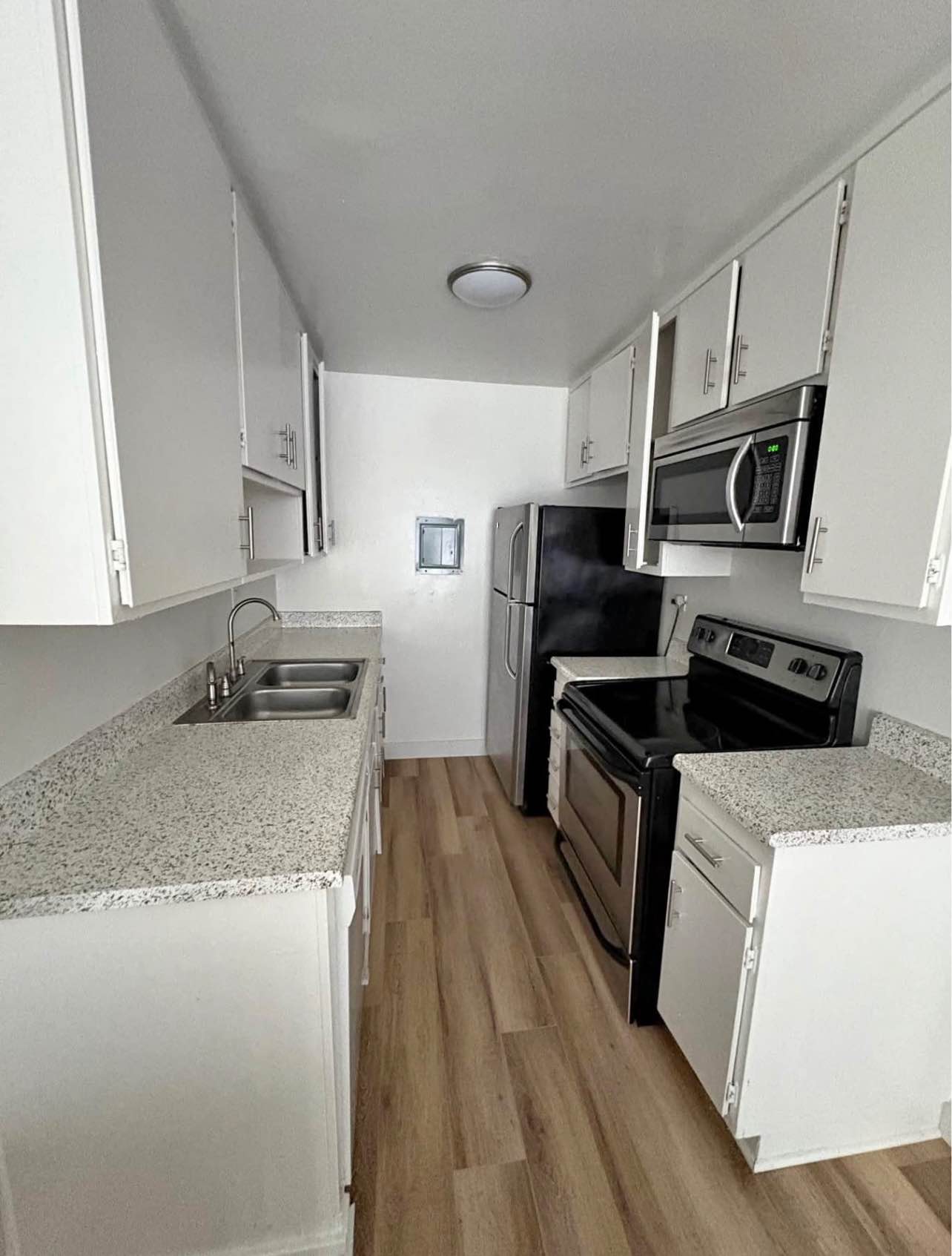 Hello my name is david, the landlord to this Cozy apartment. You should check it out, it's a nice neighborhood and a place to call a home.
apartment Highlights:contact me on +1 818-693-2038
* Private Space:Bedroom, bathroom, kitchen and a private Laundry space, ensuring privacy and comfort.
* Affordable Rent: The monthly rent is $1900, with all necessary utilities so you won't need to worry about any additional bills.
* Security Deposit: A refundable deposit of $600 is required upon the signing of the lease to secure the space.
* Move-in Ready: The studio is available for immediate occupancy.
The studio is a place to call a home and to individuals who seek both privacy and convenience.
If this offer suits your interest, I would be glad to provide further details, arrange a viewing, or address any inquiries you may have. Kindly reach out to me at your leisure time, contact methods below:
*cell number : +1 818-693-2038
kindly ask that you contact me via iMessage or text to communicate more on the process.
I hope to look forward hearing from you and appreciate your interest considering my unit,
Thanks, xender.