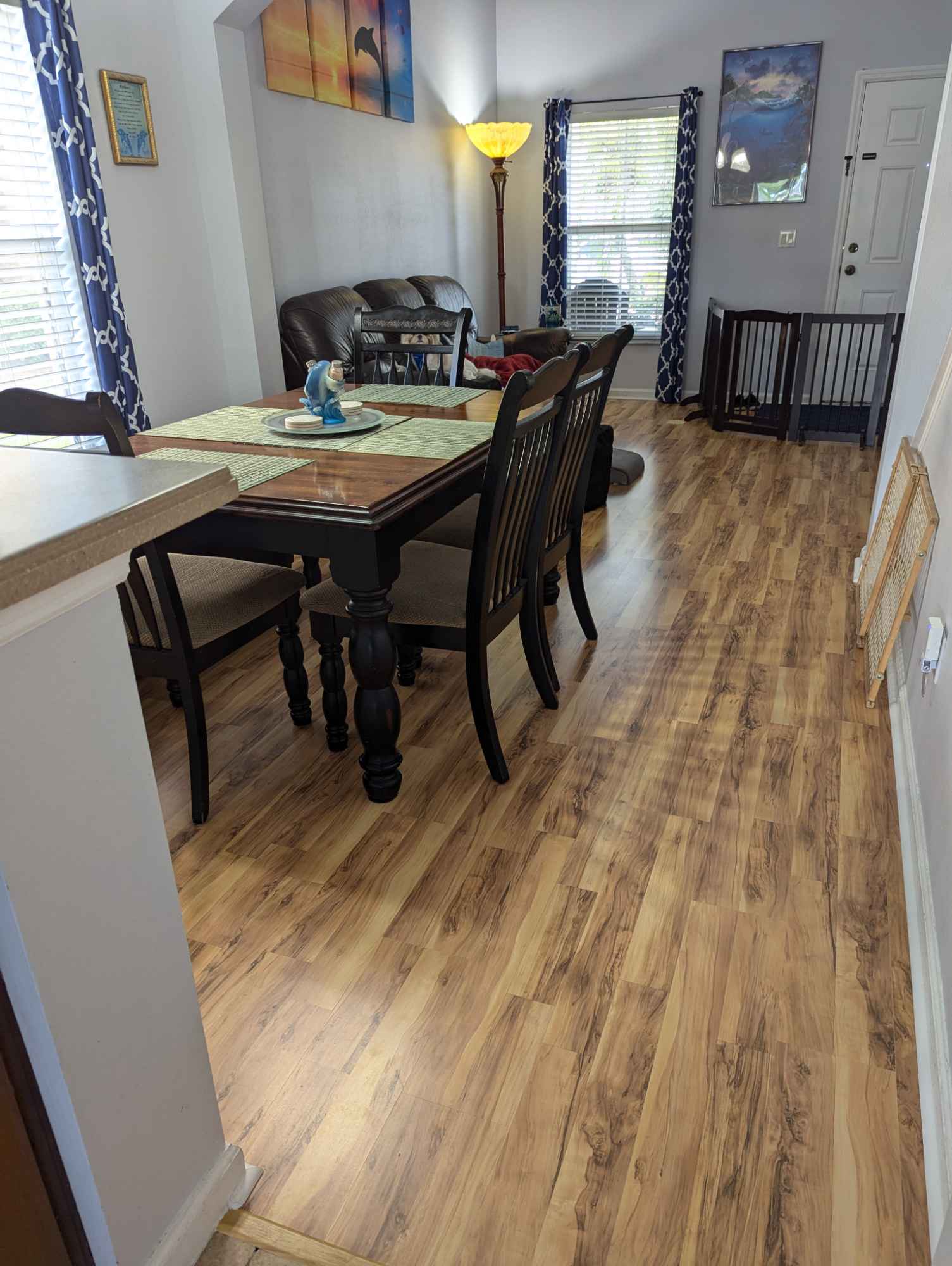 THIS IS A ROOM FOR RENT ONLY, NOT THE WHOLE HOUSE! 

ROOM FOR RENT, FURNISHED (has a full-size bed, two nightstands, 42” TV and remote, chest of drawers, a floor lamp and a ceiling fan) in a 4-bedroom 2 story end unit townhouse on the second floor.  Males only, non-smoker, age 25+, NO COUPLES, NO PETS. 

AVAILABLE SEPTEMBER 12, 2025, $900/month, includes electric, water and Wi-Fi. CABLE NOT INCLUDED. MOVE IN FEES: Deposit $450 plus First month rent of $900 due at signing of lease.
I require 2 references; proof of employment and you will be asked to sign a written lease one week in advance along with the first months’ rent and deposit. 

LOCATION: East Orlando. Gated community, on street parking, quiet neighborhood. Community pool in walking distance. Close to Publix, Wal-Mart Neighborhood Market, Aldi, WaWa, Jersey Mike's, Gas stations etc.

SEEKING ROOMMATE to SHARE my 4-bedroom 2 story townhouse. I occupy the master bedroom downstairs, and I have a small Shih-tzu that stays downstairs with me and am looking for a roommate to rent a FURNISHED bedroom upstairs (has a full-size bed, 2 nightstands, 42” TV WITH REMOTE, chest of drawers, a floor lamp and a ceiling fan (room measurements are 11' x 10').  
There is a full bathroom and laundry room upstairs. You will share the laundry room and the kitchen with me, and the current tenants. The length of the lease is for 12 months minimum, but I am open to do 2 years or longer with the option to renew. The $450 deposit is refundable as long as the room, bathroom, laundry room, kitchen etc. are in good condition.    
                                                             
 NO PETS, NO KIDS, NO COUPLES, NON-SMOKERS.
