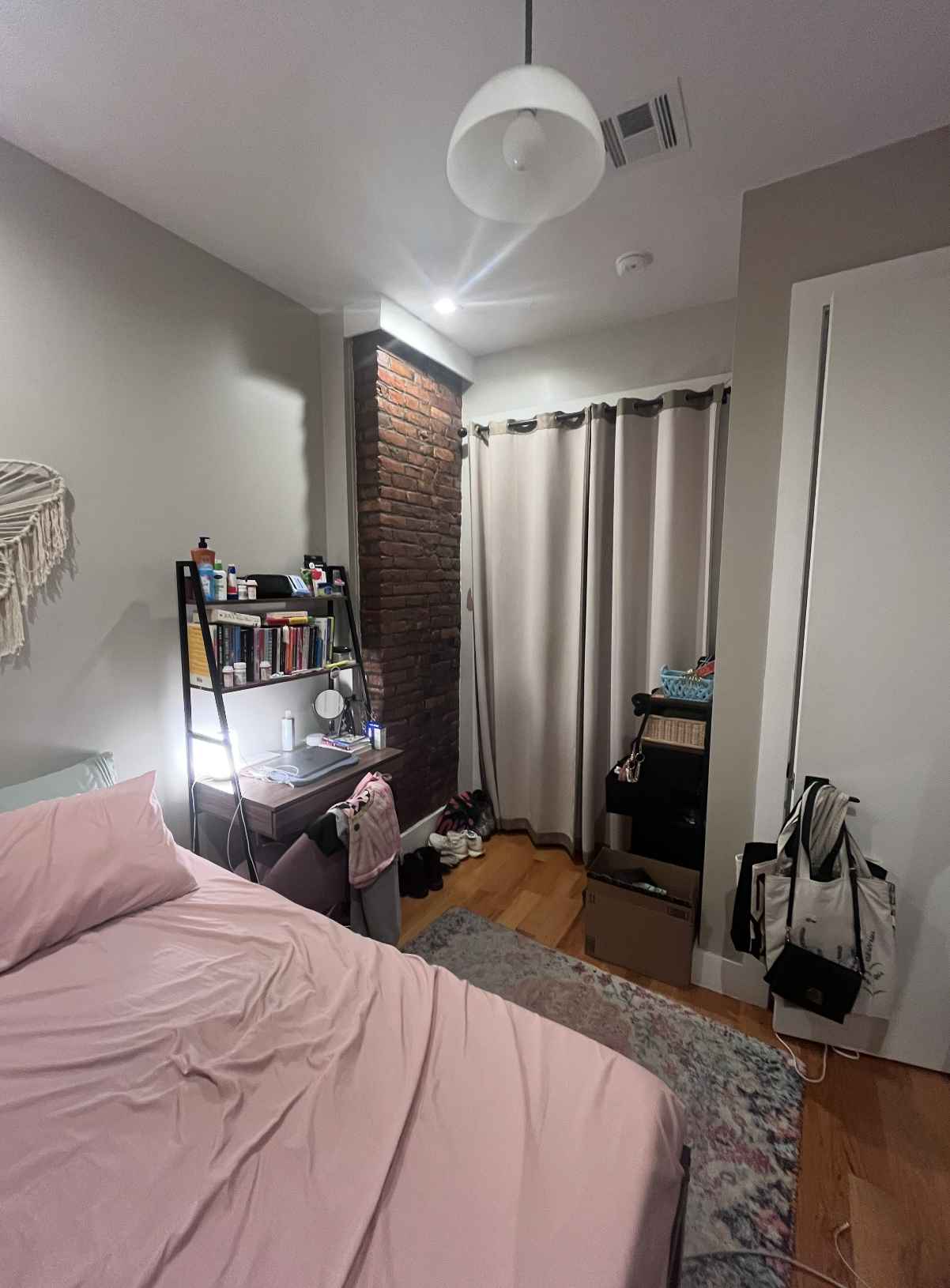 Room for rent in a 4 bed, 2 full-bath Bushwick apartment for $1318.75 per month from December 7 through June 30. You will take over my portion of the lease. Move-in is flexible between December 1 and January 1.
• Monthly rent: $1,318.75
• Monthly utilities: $125 (electricity, wifi, etc)
• 2 full bathrooms
• Washer/dryer in unit
• Dishwasher in unit
• Pet-free
• 3rd floor walk up and the room is off-street, facing the backyard
• Cross streets are Halsey and Central, so it’s a 10-15 minute walk to the Halsey L, Wilson L, and Halsey J
Roommates: three friendly, tidy, and respectful women, all mid-20s professionals, looking for someone similar.
You: a woman in your mid-20s, friendly, keeps shared spaces clean.
Some requirements:
• Must be able to provide proof of income (must make at least 40x the monthly rent or have a guarantor making at least 80x the monthly rent)
• You will need to pay first month’s rent and security deposit once approved and signed
• Must have good credit (there will be a credit check)
I’d be happy to keep this room, especially with such great roommates, but I need to be closer to work after a change in circumstances.
If interested, please reach out with an intro, your Instagram/LinkedIn and any questions!