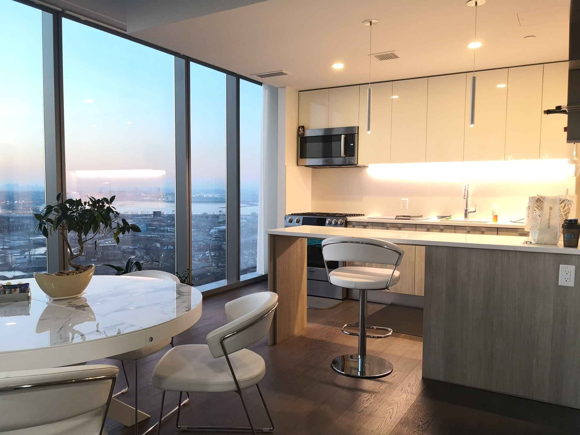 -Unobstructed views of Citi-field, US open Manhattan
-Double Corner Unit
-Floor To Ceiling Windows
-Sunny And Bright
-Large Double Panel Soundproof Windows
-In-Suite Washer And Dryer
-24-Hour Doorman Lobby And Concierge
-Full Gym, Outdoor Pool, Indoor Hot Tub, Steam Room
-2 Tennis Courts, Basketball Court, Track