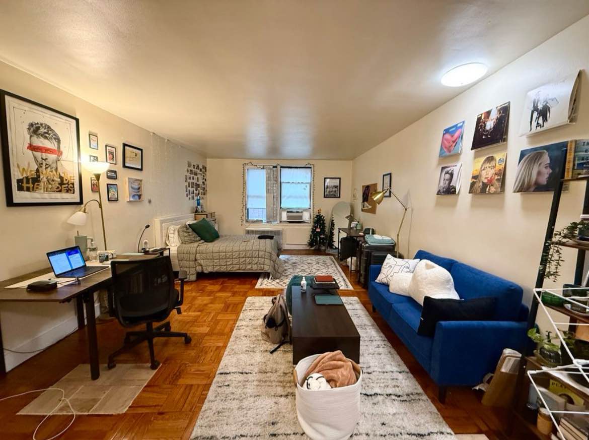 Located in Little Haiti (Flatbush area), this well-maintained studio immerses you in Brooklyn’s rich Haitian and Caribbean culture.
The bright open concept layout features high ceilings, natural light from large windows, a modern kitchenette, spacious living/sleeping area, and an updated bathroom.
Just steps from Newkirk Avenue, Little Haiti station for fast access to Manhattan and Downtown Brooklyn.