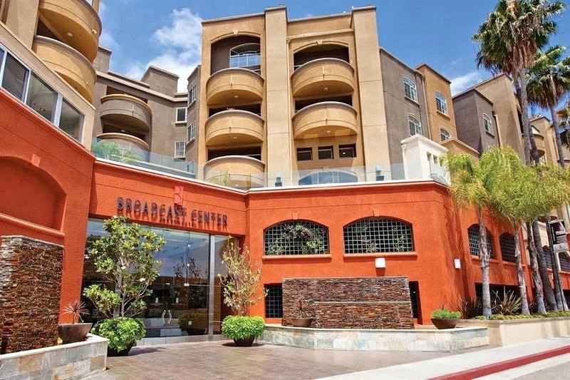 Spacious Furnished Bedroom with Private Bathroom in West Hollywood luxury apt complex! - Available Immediately
$2300 plus utilities
Looking for a cozy spot to call home? I have a spacious, fully furnished bedroom available in a modern, clean 2 bedroom apartment. The room features beautiful hardwood floors, a large closet, and your own bathroom.
Inside the room, you’ll find everything you need: a comfy bed, dresser, nightstands, and a lamp—just bring your suitcase!
The apartment is located in the Broadcast Center Apartments - Beautiful building located directly above Erewhon and next door to The Grove in West Hollywood.
Building amenities include a pool, gym, sauna, business center and more.
Immediate move in available lease ends on September 30th with option to renew. Open to renting out the room for a few weeks, month to month or longer. If interested, you can also take over the entire apartment.
If you have any questions or are interested, shoot me a message