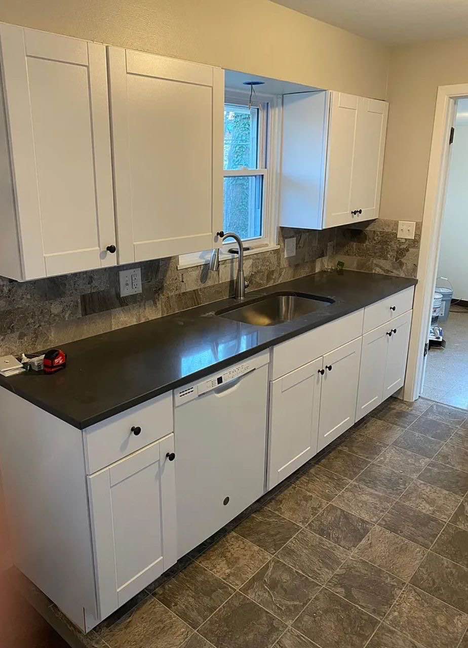 Newly remodeled with beautiful refinished hardwood floors, new kitchen cabinets with quartz ctr top and new appliances. New windows, roof & hot water heater. Separate laundry room with washer and dryer.

Tenant pays for all utilities and is responsible for lawn care. No inside smoking. pets allowed.

Kindly text me on here:- 740-601-1989