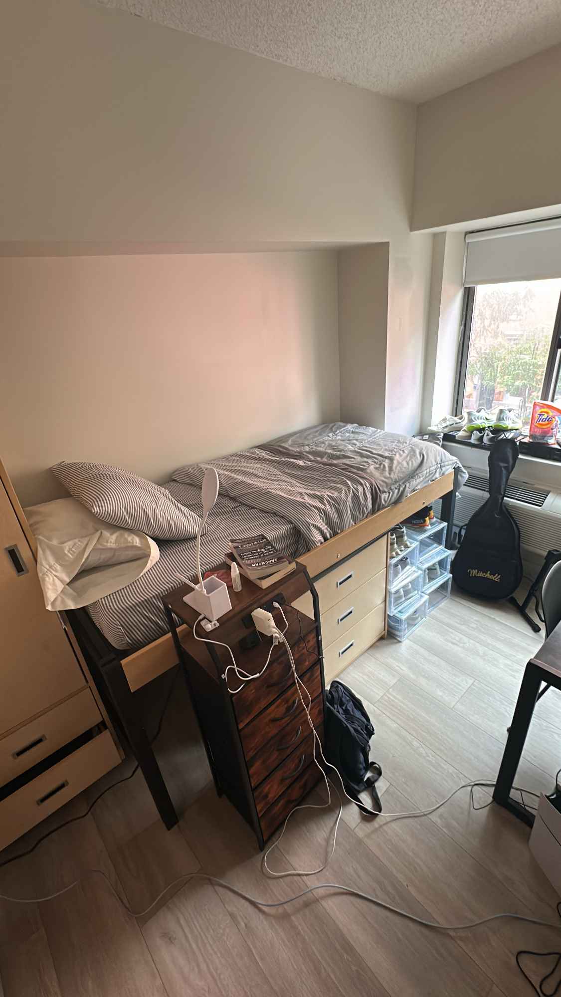 Private room in the middle of Chelsea, next to 23rd ST subway and 14th ST. Room is provided by FOUND Study, a student/intern living space. Looking for someone to take over my lease, as I'll be moving in with my partner shortly. 2 roommates in the unit. Lease expired May 2026, although can be extended. THIS IS NOT A SUBLET. I'd break my lease and administrative issues are discussed directly with FOUND (foundstudy.com).