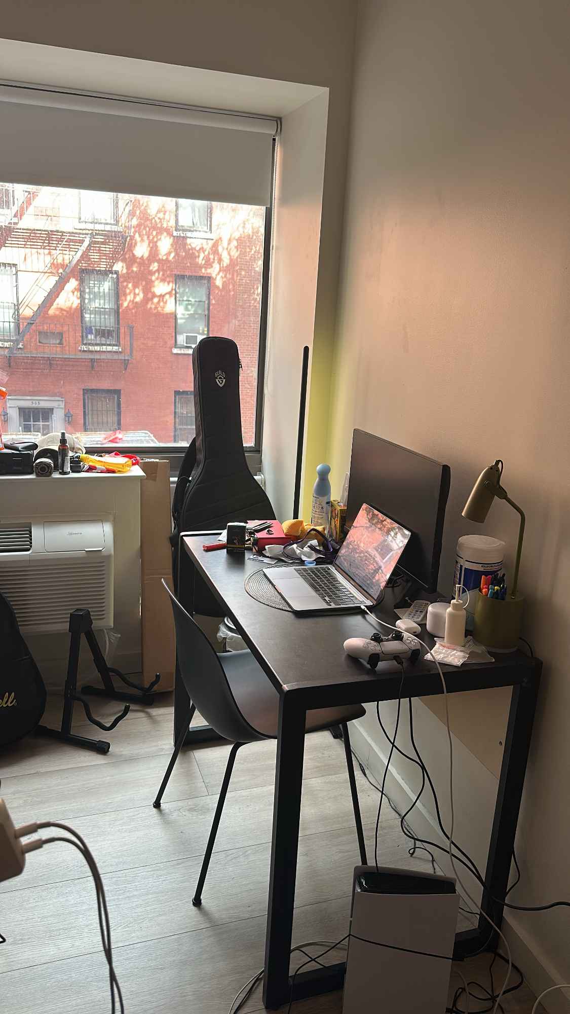 Private room in the middle of Chelsea, next to 23rd ST subway and 14th ST. Room is provided by FOUND Study, a student/intern living space. Looking for someone to take over my lease, as I'll be moving in with my partner shortly. 2 roommates in the unit. Lease expired May 2026, although can be extended. THIS IS NOT A SUBLET. I'd break my lease and administrative issues are discussed directly with FOUND (foundstudy.com).