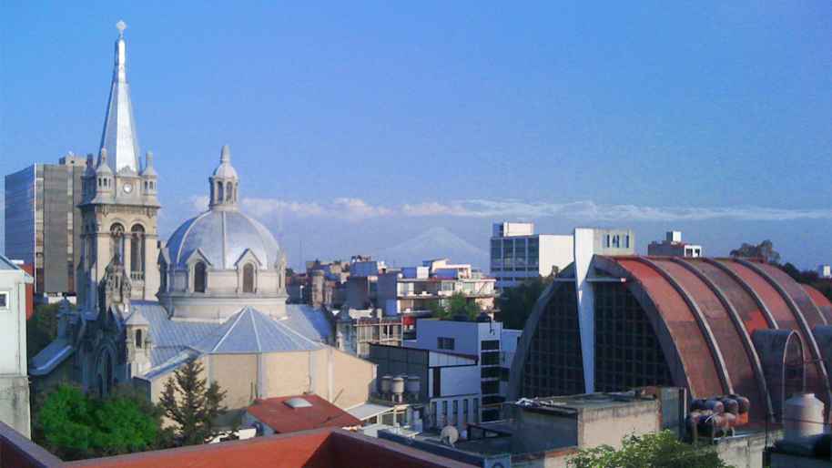 ¡¡¡HI DOGLOVERS!!!
¡¡¡Great opportunity, central, spacious dog friendly penthouse with a lot natural light and great views in Roma Norte!!!

The spacious bright beautiful room has a big closet and its own bathroom. The whole apartment is very widespread and full of natural light, it has around 250 m2. We also have a huge rooftop and various balconies with a spectacular view over the city.
The giant kitchen comes with two big refrigerators and there is a washing machine.
We are a nice creative community of all together 4 international people.
Rent is 9309 Pesos inclusive water and garbage, extras are gas, electricity, internet and a cleaning lady, which comes once a week.

If needed there is a parking unit that can be rented too (600 Pesos).
Just come by and check it! You will love it!
Contact see in contact information.

---------------------------------------------------

¡¡¡HOLA AMANTES DE LOS CANINOS!!!
¡¡¡Gran oportunidad, céntrica y espaciosa habitación en Penthouse en la Roma Norte que admite perros con mucha luz natural y excelentes vistas de la ciudad!!!

La hermosa habitación espaciosa y luminosa tiene un gran armario y su baño propio. Todo el piso está muy amplio y lleno de luz natural, tiene alrededor de 250 m2. También tenemos una azotea enorme y varios balcones con una vista espectacular de la ciudad.
La cocina gigante viene con dos refrigeradores grandes y hay una lavadora.
Somos una comunidad creativa agradable que en total somos 4 personas internacionales. 
El alquiler es de 9309 pesos, incluye: agua y basura, extras son gas, luz, internet y una señora de limpieza que viene una vez por semana.

Si es necesario, hay una unidad de estacionamiento que también se puede alquilar (600 Pesos).
¡Ven y compruébalo! ¡Lo amarás!
Contacto: ver en la información de contacto.