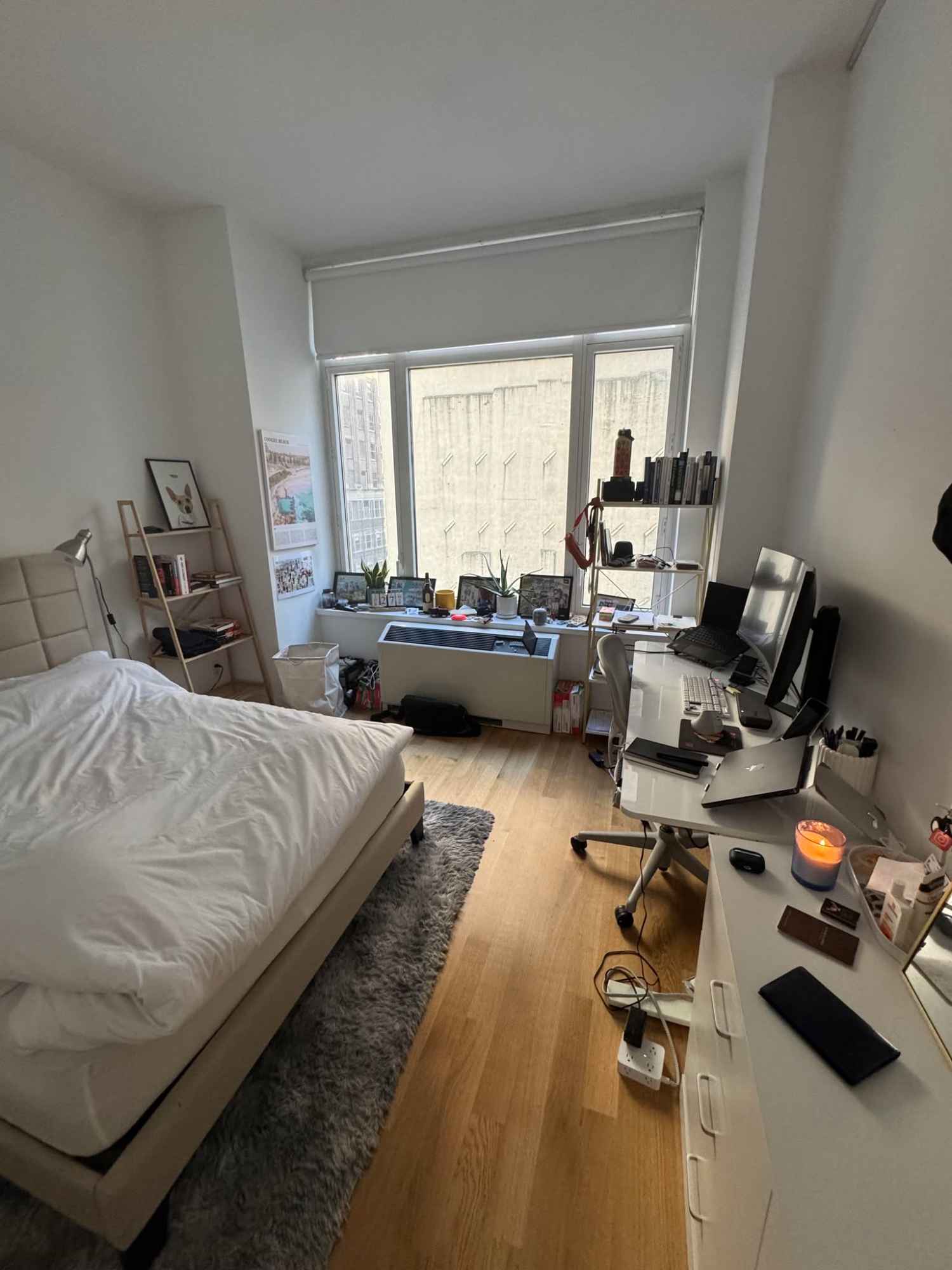 Very modern, spacious and conveniently located apartment in the heart of NoMad / K-Town. You'll be living with 2 Australian girls in their late twenties (both in Finance) and (occasionally) a friendly ragdoll cat!
Some details
+ Location: Border of Midtown South / NoMad (basically 32nd and 5th)
+ Transport: 5-8min walk to major subway hubs (penn station, herald square, as well as the green line)
+ In-unit washing + dryer, large fridge, nespresso coffee machine, large kitchen with all standard utensils etc.
+ Bathroom: You get your own private one!
+ Other: 24-hr doormen, dedicated package room, sauna, gym, swimming pool, common space