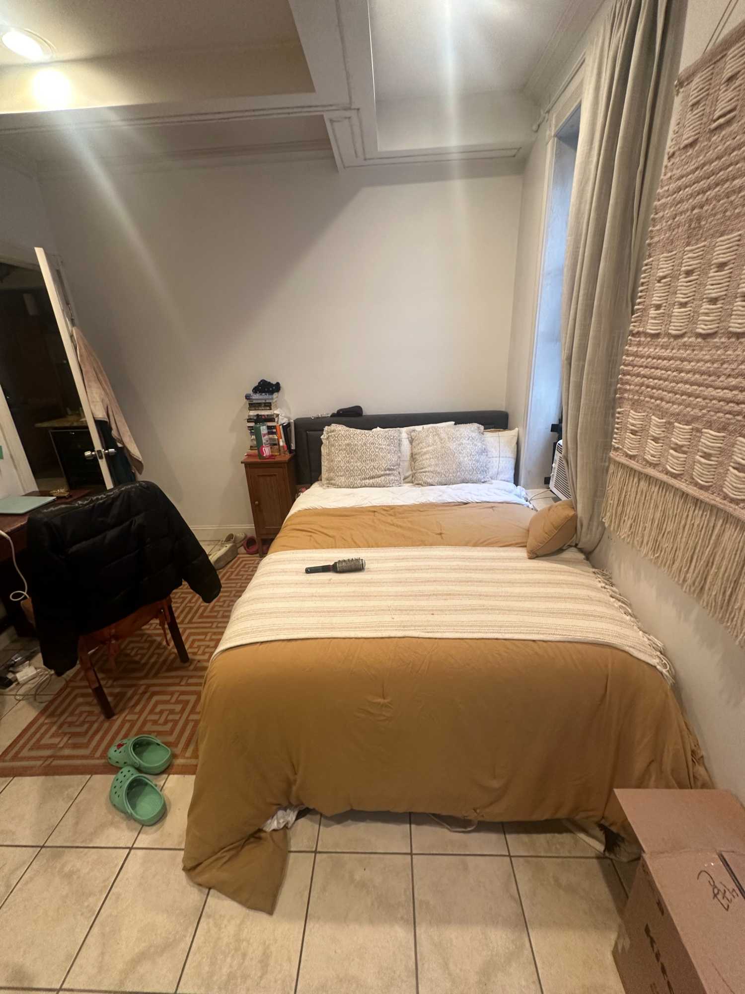 1 room available in awesome 3 bedroom Upper West Side apartment - near the Museum of Natural History. The neighborhood is great plus it's only a block from Central Park. It's not an elevator building but it's only 1 flight of stairs up to the apartment and there's an IN UNIT Washer and Dryer!

Currently one of the three bedrooms is opening up on 7/1; rent for the available room is $1250/month plus utilities. The current lease ends on 9/1/2024. I am planning to resign the lease and would love to find someone looking for longer term but can't confirm the room rate until I have the new paperwork from the management company (in the past there's been minimal change to rent when I've resigned). No firm commitment required for that though, I’ve done month-to-month successfully in the past!

As mentioned it's a 3 bedroom - the $1,250 room available is one of the outer rooms in the apartment; it has 2 large windows with the fire-escape coming off one of the windows. It also has a built in closet and gets great lighting. Currently the room has a full bed but past roommates have had queen beds. Both easily fit - plus lots of room for additional furniture. All three bedrooms are large by New York standards and there's less shared space though the kitchen is a really good size and the bathroom is large (the living room area is small-ish though not non-existent).

Other apartment amenities include: In unit washer/dryer (it bears a double mention), dishwasher, wine fridge (currently being used as a tv stand), fridge, stove/oven, and microwave. Also no pets allowed in the apt - landlord rules.

A bit about me: I'm in my early 30s but have lived with roommates of all ages and genders in the past. I work a typical 9-5, in office 4 days a week and am out of the apartment a decent amount. Looking for similar.

Message me if you're interested in the apartment and I'm happy to send along more info!

NOTE: The other room in the apartment is an internal room + the prior tenants installed french doors. That roommate is moving out on August 1st. I am considering opening the second room up as a living room/flexible working space and increasing the rent on the other external room to ~$1,750/month. If you see the room also posted at that rate, it's not a scam, it's just a separate configuration that I'm considering.