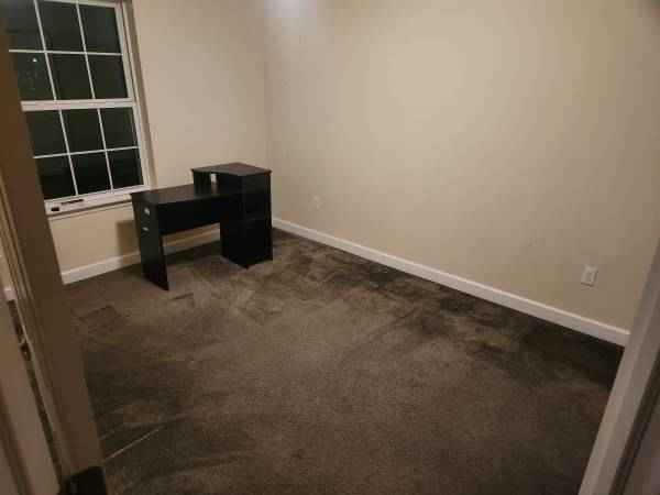 Hello,
Room available in relatively new townhouse. Looking to fill spot ASAP. Room is unfurnished.
This is a month to month roommate rental with no set term length. Any gender welcome but please know you will be sharing this house with 2 other men.
House has mostly all necessary amenities available included:
Your own room w/ closet
Full kitchen
Shared Full Bathroom
Living room
Unfinished Basement for storage
Garage
Central Air/Heating
Driveway/street parking
Lawn mowing services
Small back porch w/ grill
Washer/Dryer
Additional options that come at a cost:
Highspeed internet
Please do not apply if you have cats or dogs and/or smoke/drink profusely.
Initial cost:
First month- $700
Security Deposit- $700
Background check- $50
Monthly Cost: (Due within a week of being notified of cost)
Rent- $700
Utilities- (Split evenly between the 3 of us)
ONLY accepting payments via Check/Money order.
Please reach out to me if interested and/or have questions.
