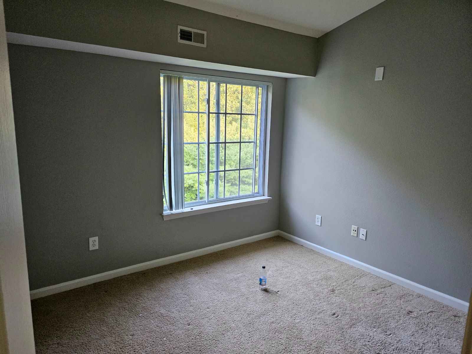 I'm currently looking for a roommate for my apartment in Bath, which is only 15 minutes North of Lansing by car.

I spend most of my time out of the apartment. On my working days I'm out by 6am, usually sooner than that, and back by 5pm. Once I'm back, it's time to make food and retreat to rest and recover for the next day. I do my best to keep common areas clean, and I'm more than willing to negotiate on chores.