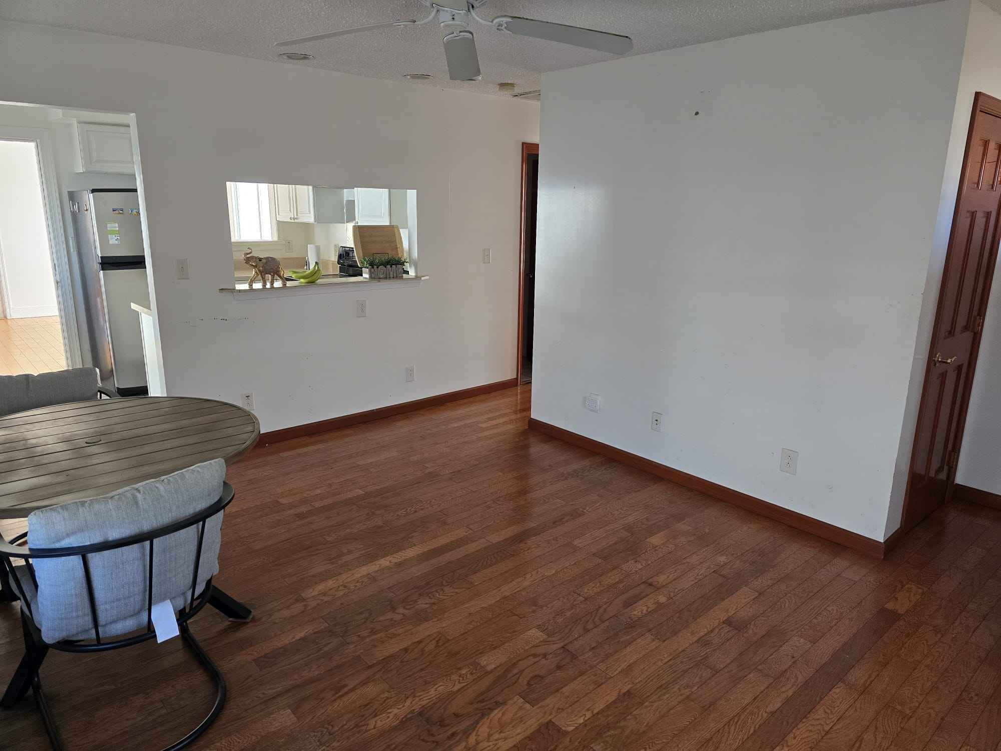 Things that you should know:
- Most roommates have busy schedules. 
- Most are military and veteran(s). 
- There's a total of 5 roommates living, and with you it would be 6.
- There are cameras inside and outside of the house.
- We all have clean background checks.
- Large kitchen is shared.
- Bathrooms are shared. Two roommates to one bathroom.
- Minimum of 6 months.
- Contract will be signed as well.