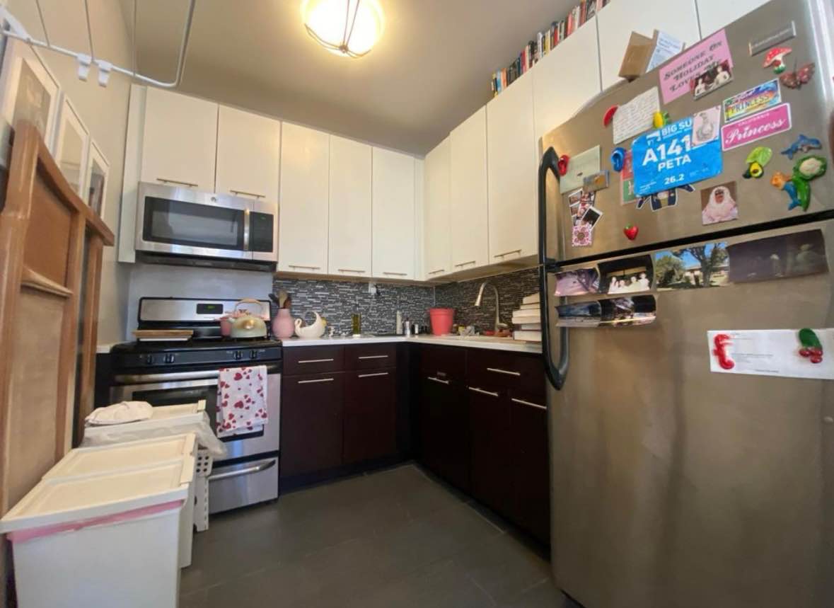 My apartment is available for rent. Utilities (Electricity, Gas, AC, Heat, WiFi) are included in the rent price.

The room is fully furnished, the apartment is in a great location only few blocks away from the train station and Hospitals. There are many stores, shops, restaurants, and supermarkets within walking distance away. Also, a laundry mat is in the building in the basement, open 24/7, and a couple of great pizza places, as well as nice restaurants- Chinese , Mexican and Japanese and the likes.

If you're looking for a friendly, clean, peaceful, spacious place in the city, I strongly recommend my apartment. 

Message me for more info and to  schedule a meet-up/viewing.