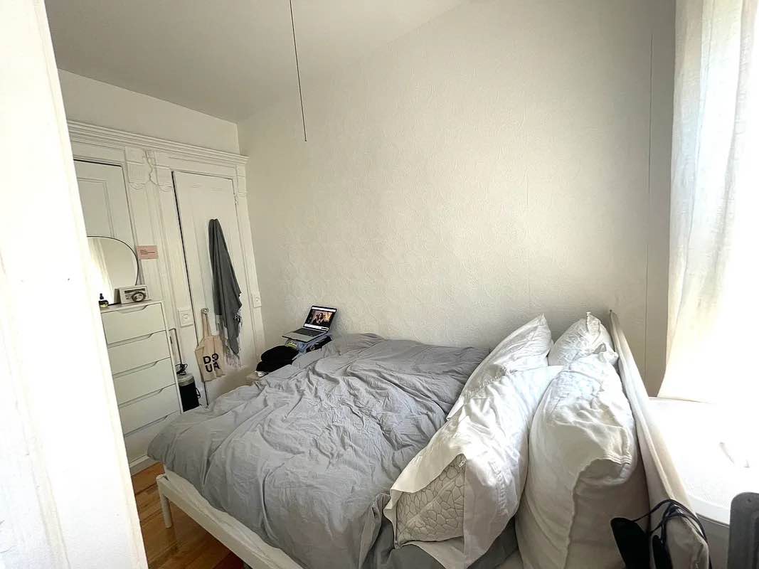 We have 1 Room Available for $900 per month each in an absolutely alluring two-family brownstone!
Move in date: September 6th, 2025
Features:
• Restored original entrance door
• Fretwork on the parlor staircase
• Arched windows, pocket doors
• Egg and dart crown moldings
• Parquet and hardwood floors with inlay
• Pier and entry mirrors, tin ceilings
• Original fireplaces with mosaic tiles
Room Details:
• One oversized bedroom available
• Walk-in closet and/or space for a home office
• 1 bathroom
• Personal kitchen
Additional Perks:
• Recently refinished bedrooms and renovated kitchen
• In-house washer and dryer (provided at no cost to tenants)
• Backyard access included
• Looking for a tranquil home environment with open communication and mutual respect
• Other tenants enjoy nature, exploring New York, and great artwork
• Lots of light on a very quiet and charming block with friendly neighbors
• We're looking for tenants who follow recycling guidelines 
Availability 
• 1 rooms available 
• 1 month security deposit required 
• Video walkthrough provided upon request 
Reach me on WhatsApp : + 1 929 483 9632 