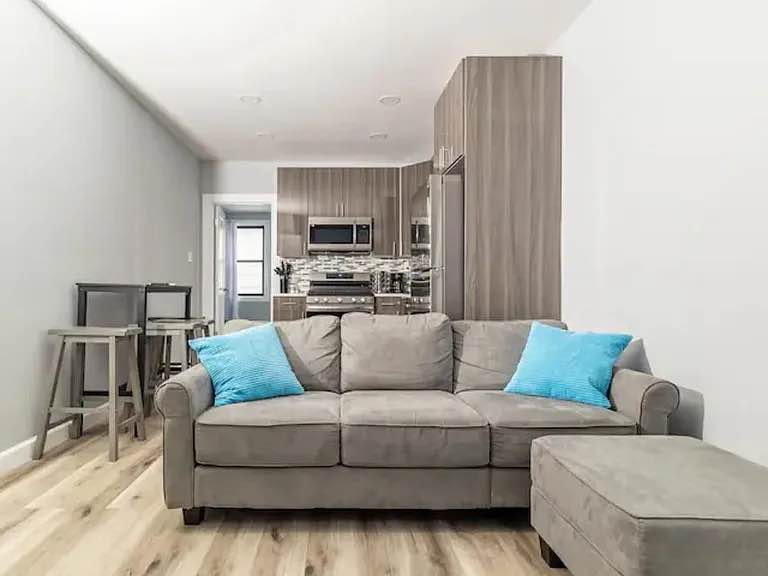 Located in the heart of Bell Blvd, this newly renovated 1-bedroom apartment offers a perfect blend of modern design and convenience. The apartment is fully furnished and features an open concept living space, providing adequate space for family and friends to gather.
Key features and benefits of this apartment include:
Fully furnished and in pristine condition
Open concept living space
Located in the vibrant and bustling neighborhood of Bayside, NY
Close proximity to various amenities and attractions
Close Proximity to the LIRR
Don't miss out on this unique and convenient 1-bedroom apartment in Bayside, NY.
For more info on the apartment, please send an email (lankfordveronica01@outlook.com)