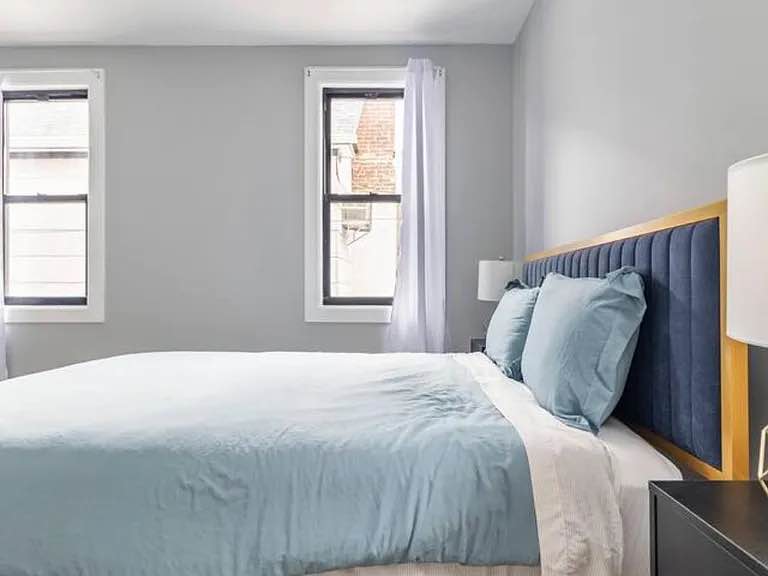 Located in the heart of Bell Blvd, this newly renovated 1-bedroom apartment offers a perfect blend of modern design and convenience. The apartment is fully furnished and features an open concept living space, providing adequate space for family and friends to gather.
Key features and benefits of this apartment include:
Fully furnished and in pristine condition
Open concept living space
Located in the vibrant and bustling neighborhood of Bayside, NY
Close proximity to various amenities and attractions
Close Proximity to the LIRR
Don't miss out on this unique and convenient 1-bedroom apartment in Bayside, NY.
For more info on the apartment, please send an email (lankfordveronica01@outlook.com)