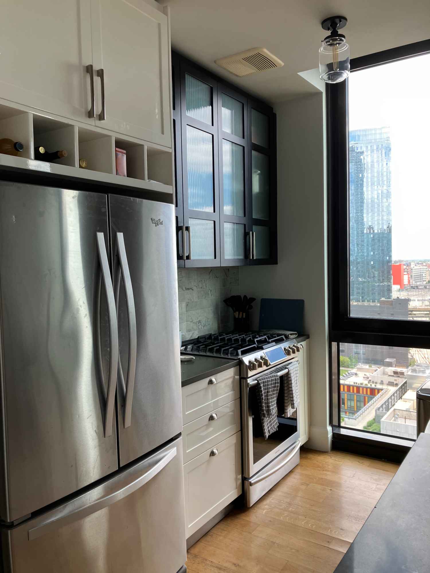 Our current roommate is unfortunately moving out and we are looking for someone to take the room, effective, 09/01 - 03/31. We are open to an earlier or later move in. This is a 2bed/ 2bath apartment that has been flexed into a 3 bedroom apartment. The apartment is large with beautiful natural light and spacious bathrooms. There is a washer and dryer hookup in the apartment and a laundry unit in the building as well. Amenities include: rooftop deck, rooftop, gym, sauna, yoga room, cinema room, co-working spaces and more and are free of charge. Apartment is near the E,M,R,G,7, N,W lines with a trader joe's and target a 5 minute walk away. The room available is the second legitimate bedroom across from the bathroom in the floor plan. If you are interested please message me with your number and I will text you! Looking forward to hearing from you! :)