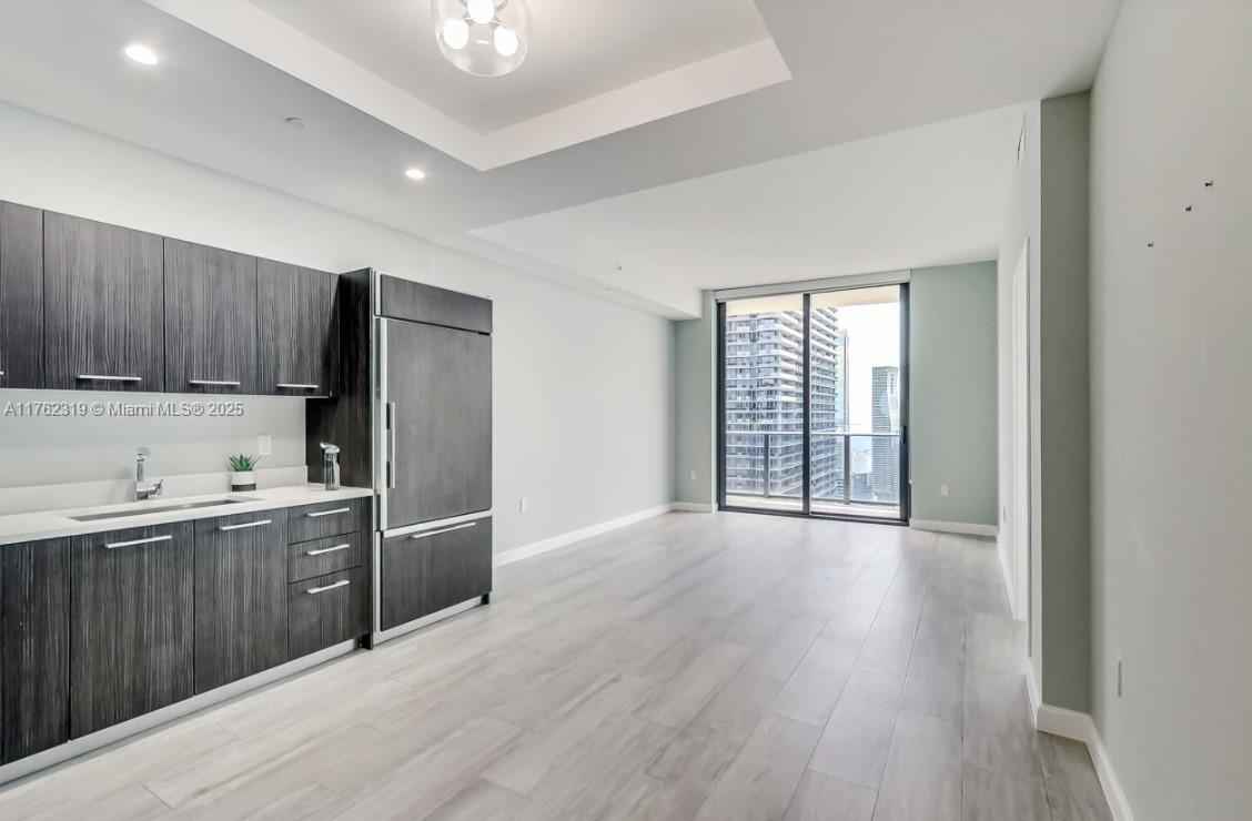 Hello, I'm renting my room out or living area. The place is luxury 900 sf condo and I'm super chill and don't have a problem with male or female room mate.

Currently suffering from injury and waiting to get surgery, just looking to lower my cost of living until I can get the procedure done.

I could rent the room to you for a good price, or living space! Very clean and minimal.

I'm a former BnB super host 5 stars. I run a business and my business has had 1000s of 5 star reviews. I work in luxury houses most times and I'm trusted by all of my clients with their kids or pets, and their home.

I have a beautiful sunset view, amazing amenities, spacious living space, firm mattress, and lots of natural sunlight in the apartment with a full kitchen. Bathroom is walk in shower with a medium sized vanity.