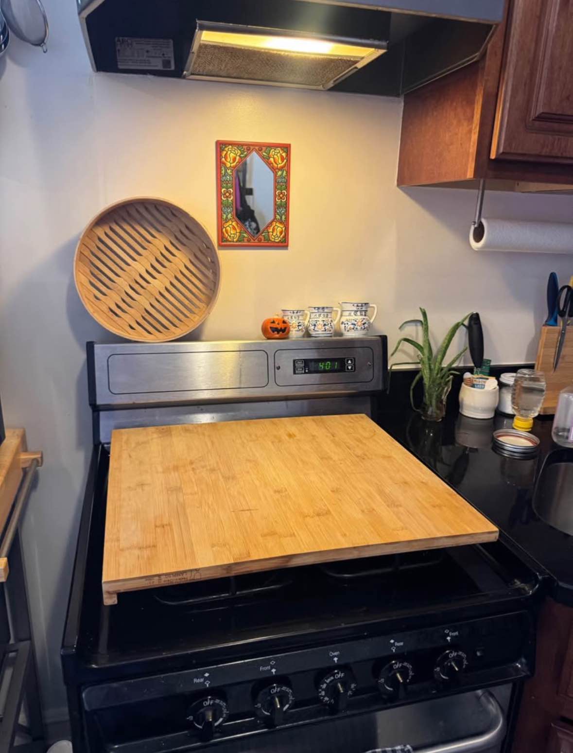 Rent controlled 2 bed, 1 bath in Boerum Hill, Brooklyn (State & Bond) available January 1st. I’m moving out of state and looking for someone to takeover my lease until Sept 1st, 2026 with option to renew at that time! My portion of rent is $2,024/month
Our neighborhood is walkable to many subway lines/LIRR, shops, restaurants. Also, in building washer/dryer !!!
A little about my roommate: 33 year old executive assistant, works remote 1 day per week. We are friendly, clean, courteous but also a super chill household!
Looking for a female late 20s/early 30s
If interested, I’m happy to send photos via direct message :)