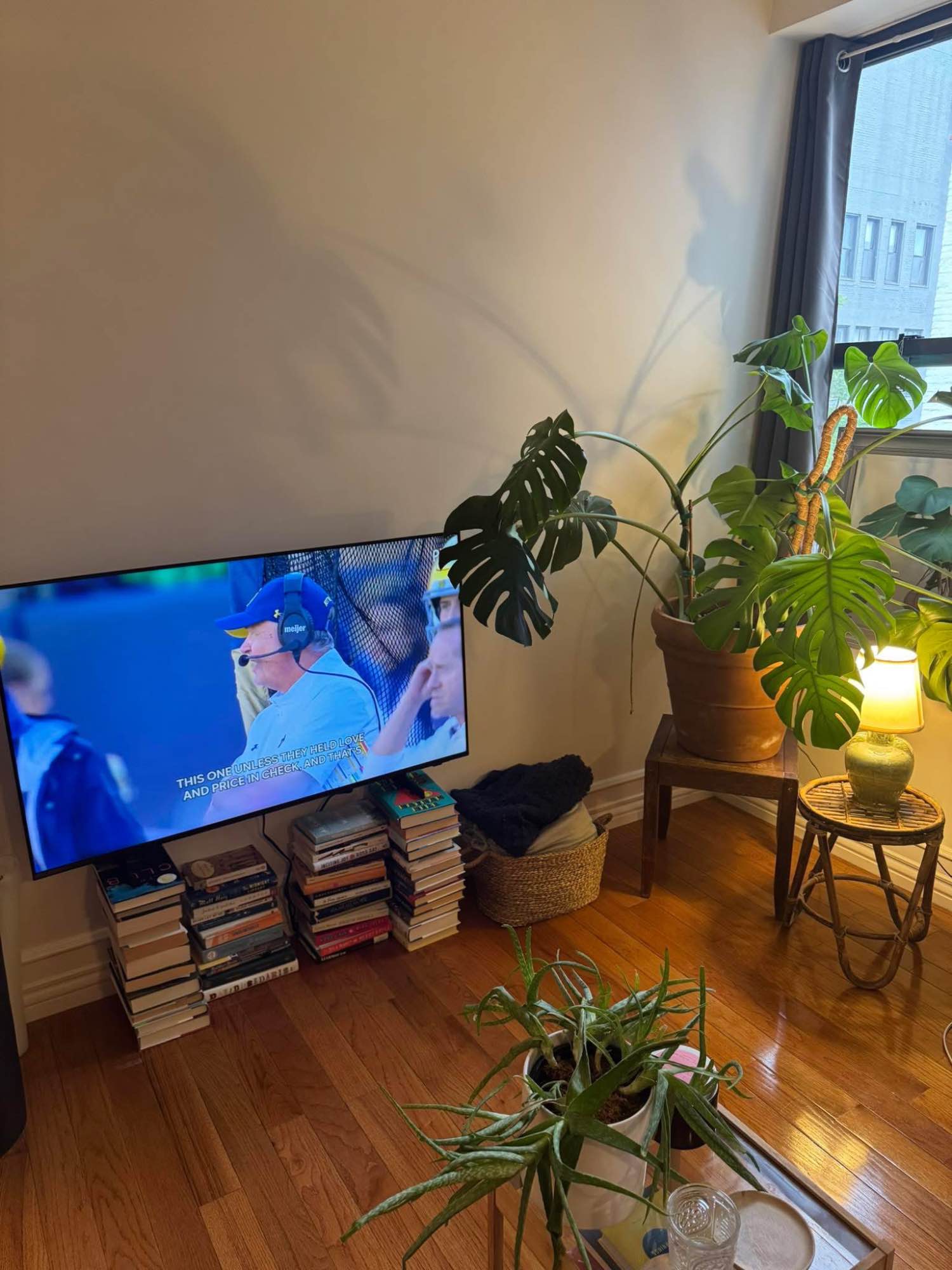 Rent controlled 2 bed, 1 bath in Boerum Hill, Brooklyn (State & Bond) available January 1st. I’m moving out of state and looking for someone to takeover my lease until Sept 1st, 2026 with option to renew at that time! My portion of rent is $2,024/month
Our neighborhood is walkable to many subway lines/LIRR, shops, restaurants. Also, in building washer/dryer !!!
A little about my roommate: 33 year old executive assistant, works remote 1 day per week. We are friendly, clean, courteous but also a super chill household!
Looking for a female late 20s/early 30s
If interested, I’m happy to send photos via direct message :)