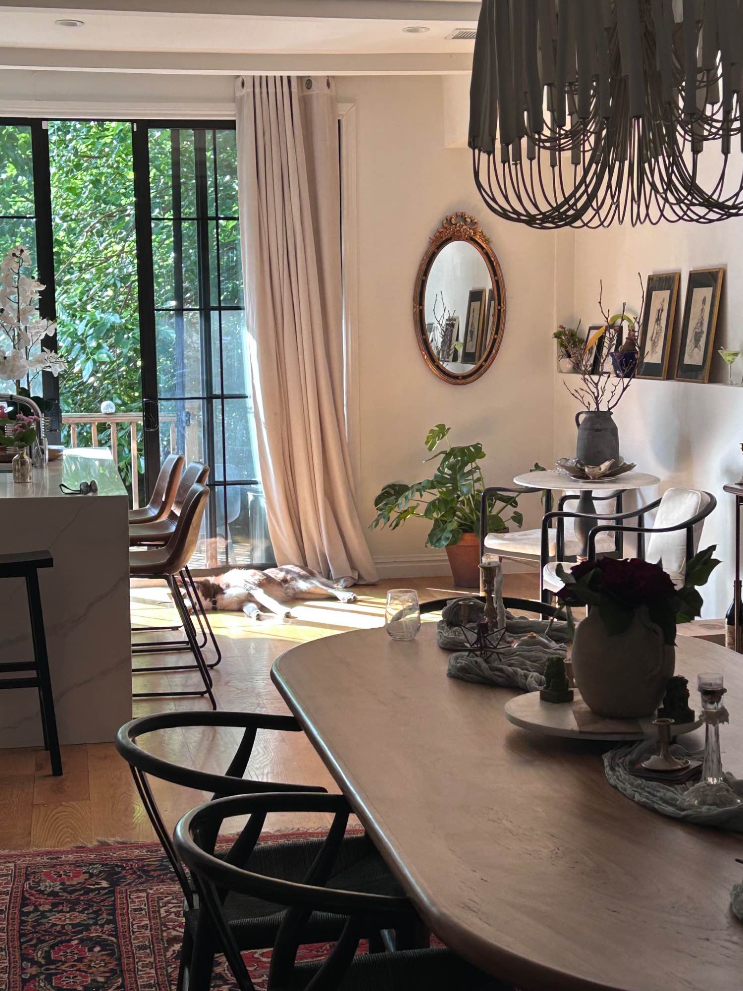 Hi there! Welcome to your beautiful new oasis with high lofted ceilings, ample outdoor space, and sprawling kitchen all nestled on a beautiful tree-lined street in Bushwick. Room is furnished. This place is one of a kind and truly gorgeous. Tons of natural light, huge kitchen and great patio outdoor space. I’m looking for an addition to share this with me and one other roommate in our home. We have a warm, artistic residence and love to host the occasional dinner party. We have shared pursuits of creative goals, and creating a healthy home to retreat to. The space is peaceful and airy, yet welcoming. We would love another energetic, positive presence to add to the dynamic of the home. I am the owner and this is my primary residence. I’m looking for a long term roommate, though open to short-term basis. Long-term we require the usual: security deposit, lease agreement and app/credit check.
The vibes are clean, respectful, and fun. The ideal person is someone who both respects the space, and also someone who likes to create friendships and is interested in helping to make this place their home. Again, we enjoy hosting and meeting good and warm people. I have one husky named Auri, no other pets please :)
Transit:
10 min walk from the L train, 5 min walk from Irving Park and many local eats. Peaceful block. 15 min into Williamsburg, 30 mins to Union Square in Manhattan.
*happy to show in-person tour for those who are serious and a good match. The bed in the room can stay or be moved. The downstairs is completely furnished. The only thing you will would need to bring is what you’d like for your room.